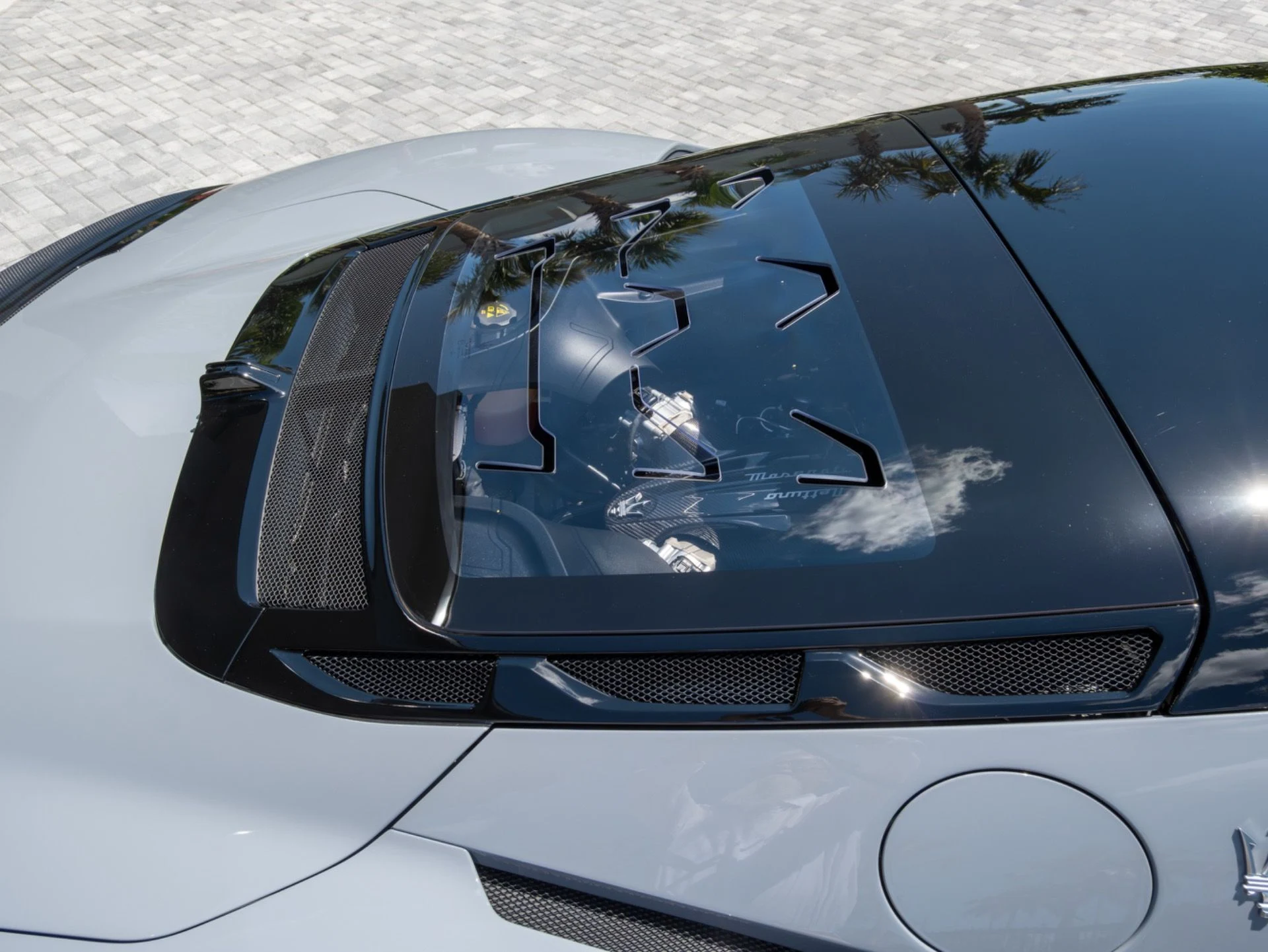 mph052_2245860153_Used_2023_Maserati_MC_20_1774904514_19e4a43479