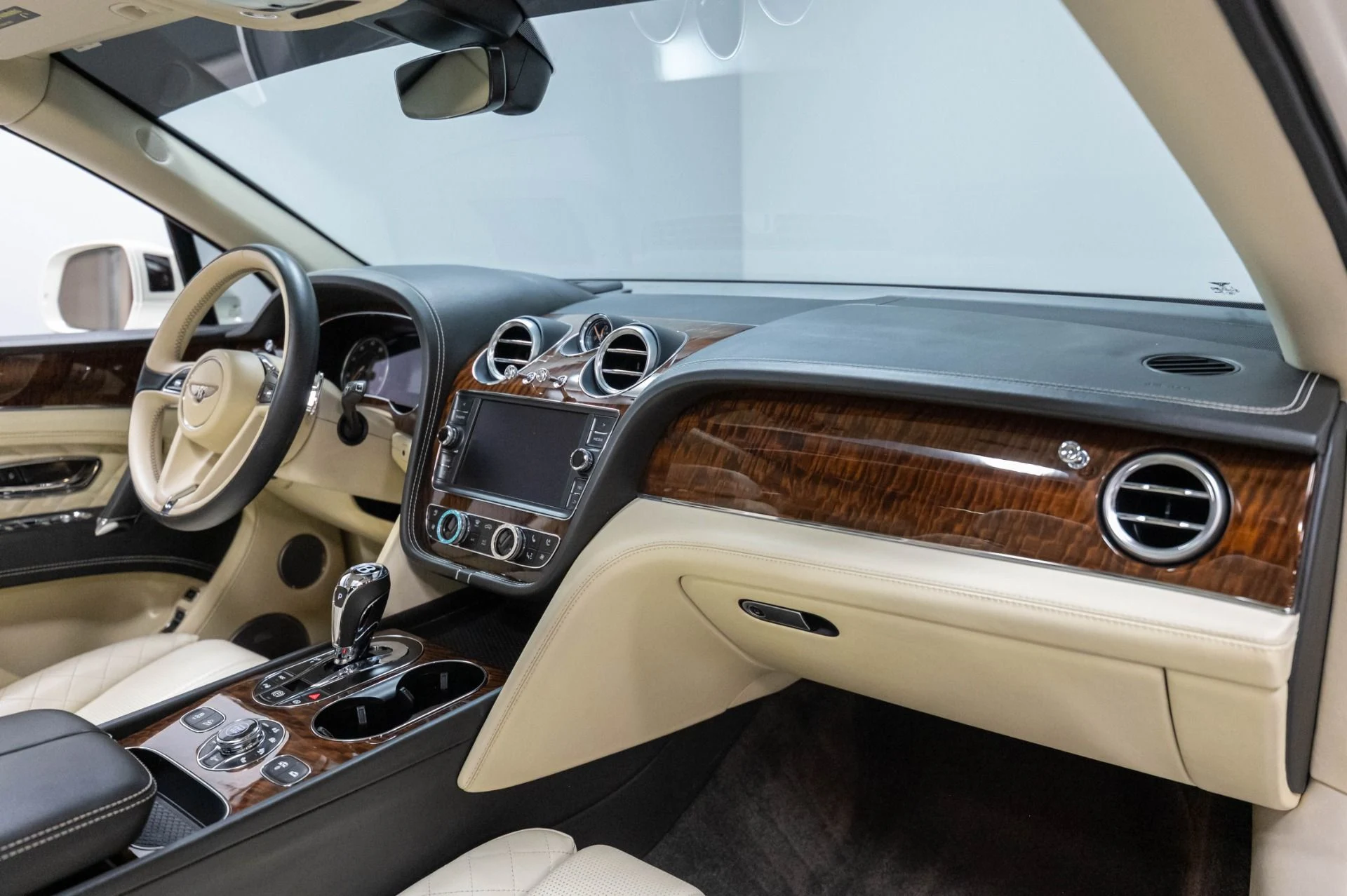 mph052_2245873915_Used_2017_Bentley_Bentayga_W12_1787159716_6677e6e115