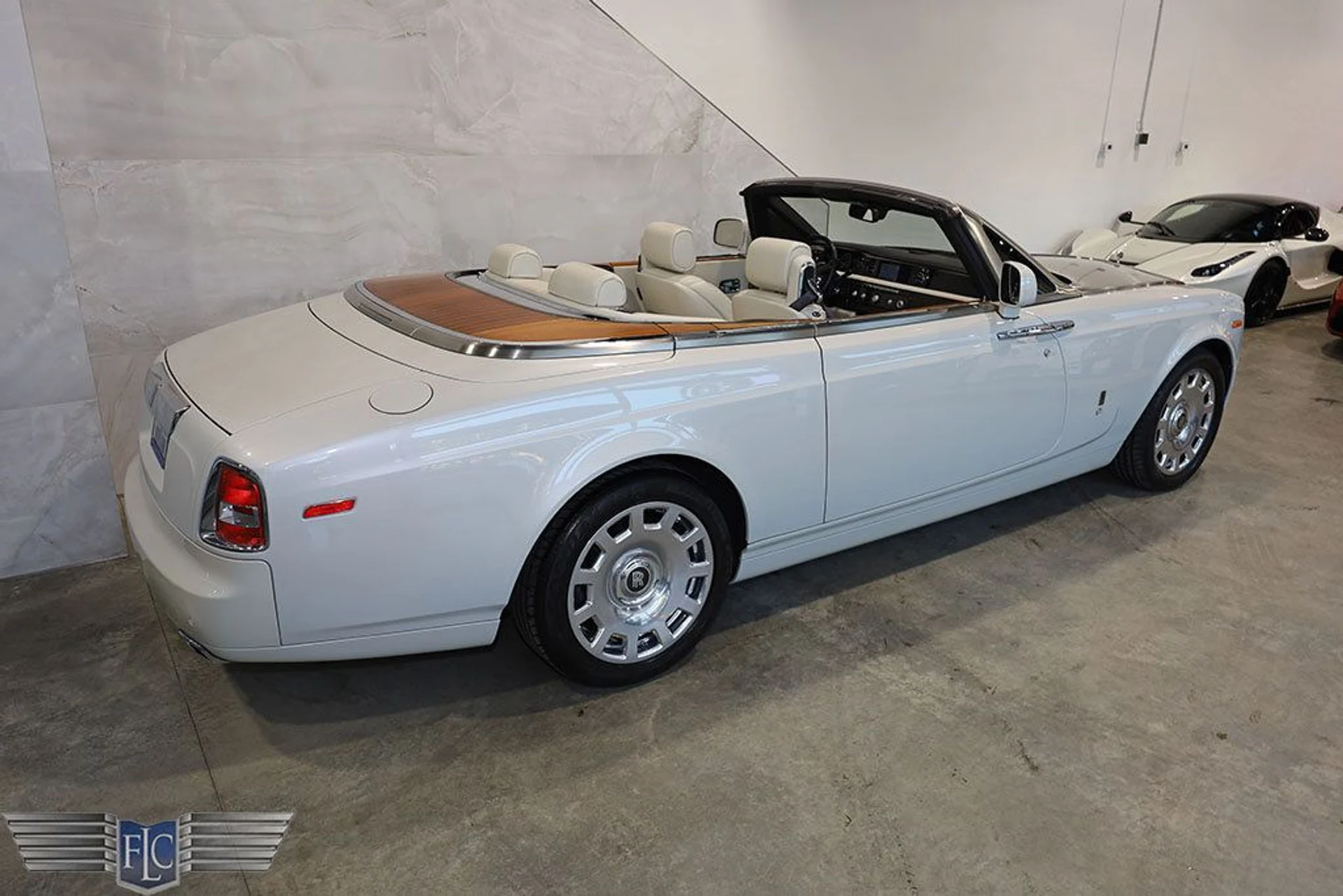 mph052_2246075175_used_2013_rolls_royce_phantom_drophead_coupe_9689_22223521_53_1024_caded95ac9