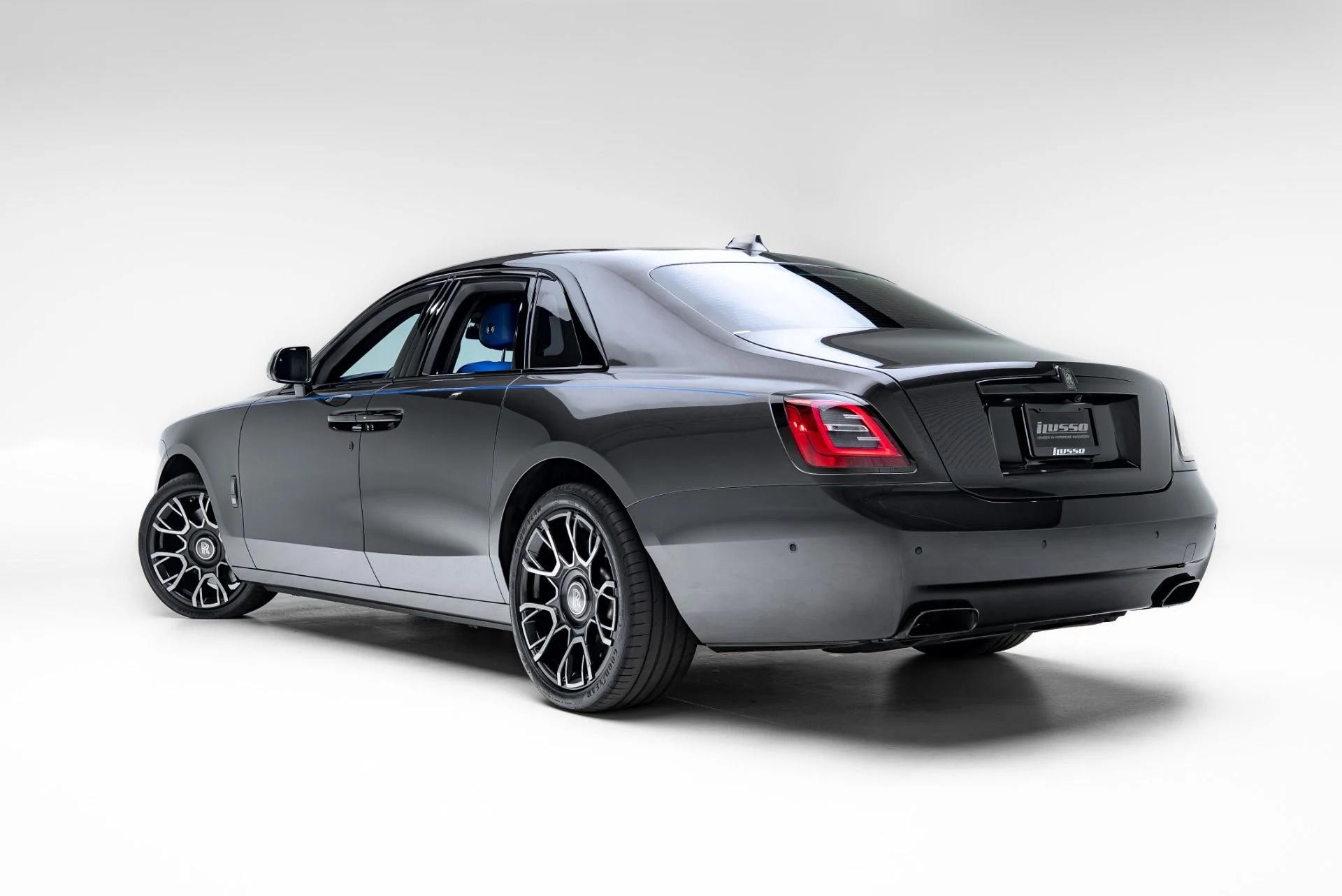 mph052_2251421615_Used_2023_Rolls_Royce_Black_Badge_Ghost_1776469985_5f45d1d133