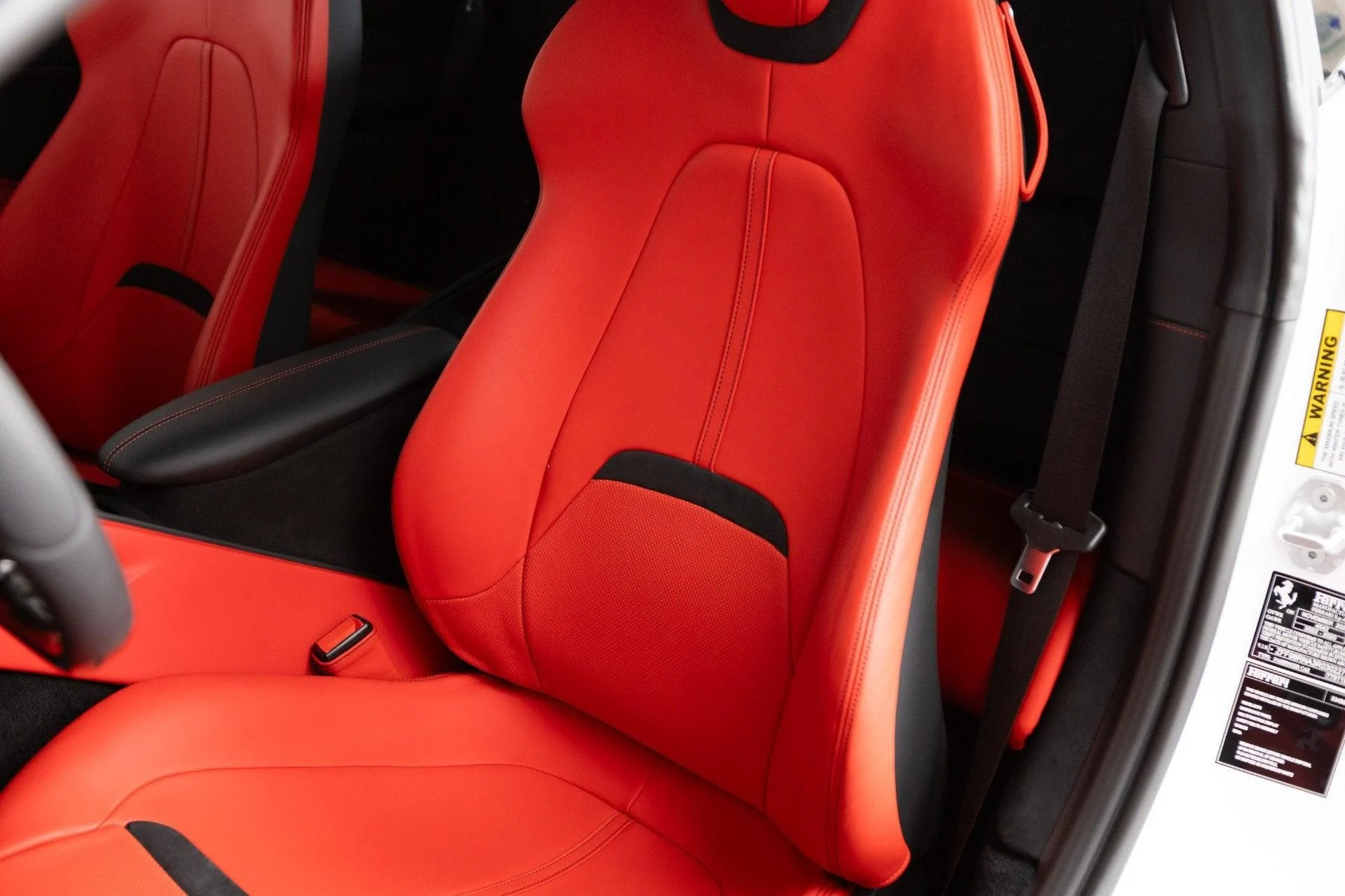 mph052_2263189989_Used_2024_Ferrari_Roma_1777368637_4e53082590