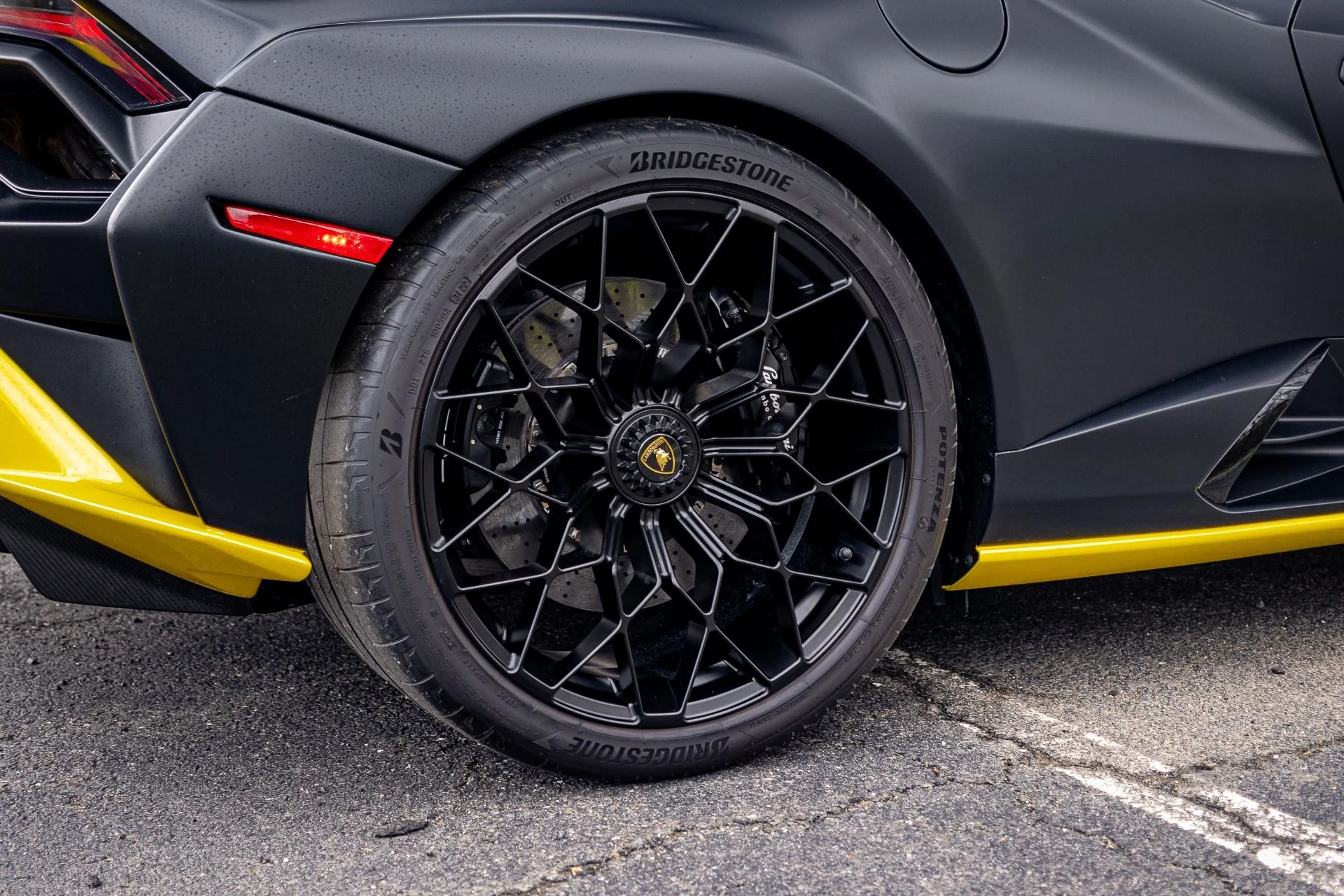 mph052_2283671919_Used_2023_Lamborghini_Huracan_STO_1724257778_3c35095343