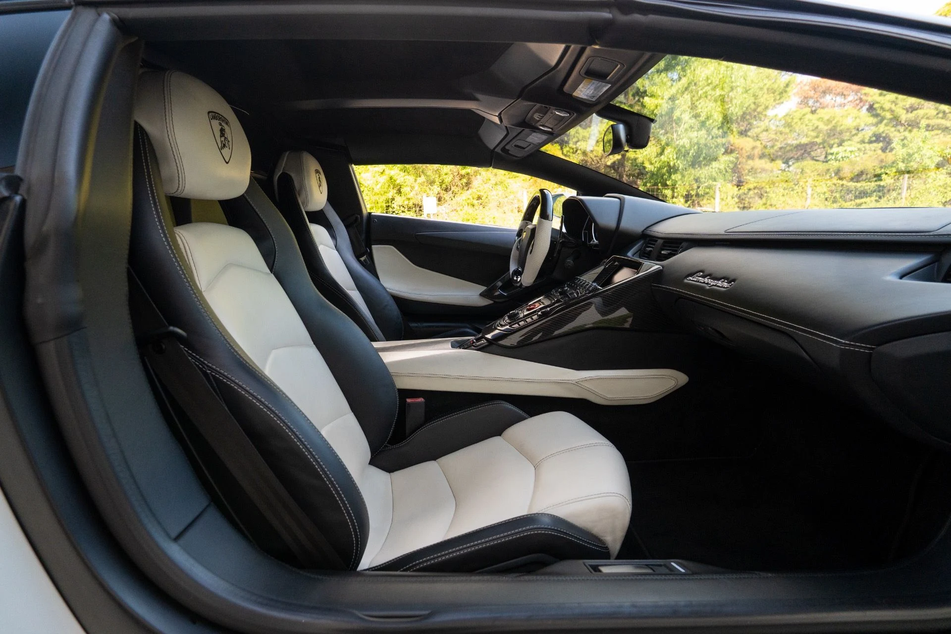 mph052_2323856904_Used_2015_Lamborghini_Aventador_LP_700_4_1755636746_fa1e9ec920