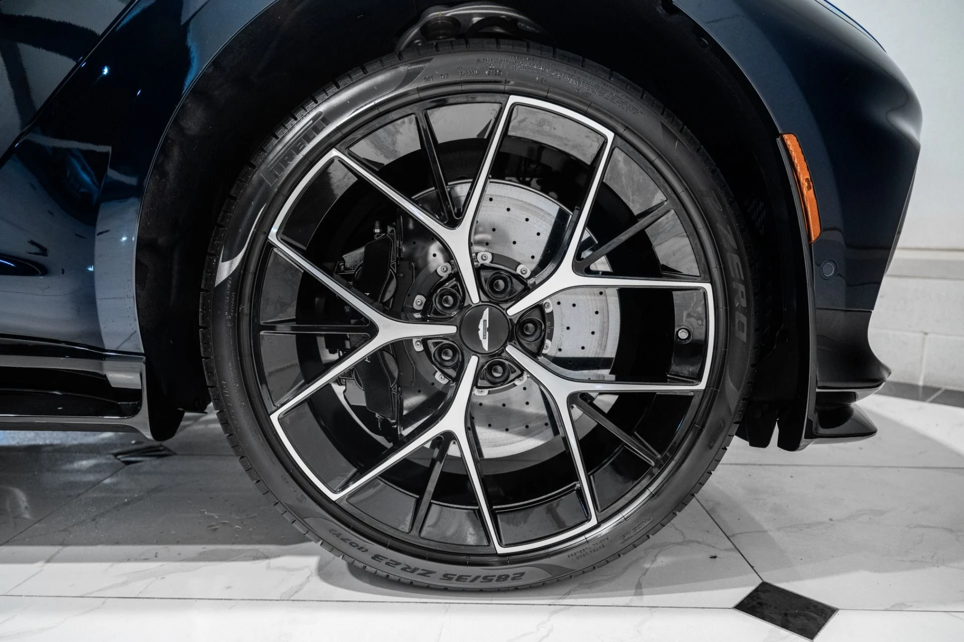 mph052_2341882761_New_2026_Aston_Martin_DBX_707_1765214112_679ed953eb