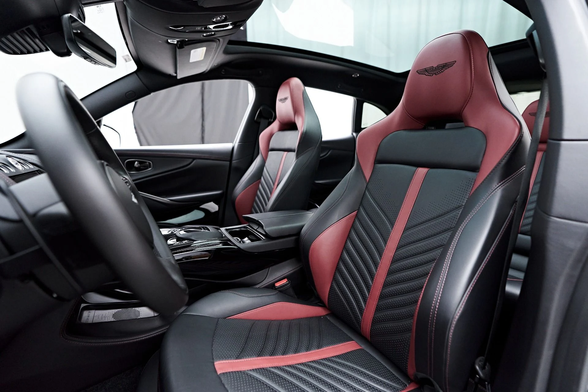 mph052_2342744075_Used_2023_Aston_Martin_DBX_707_1754786768_bd3f11c122