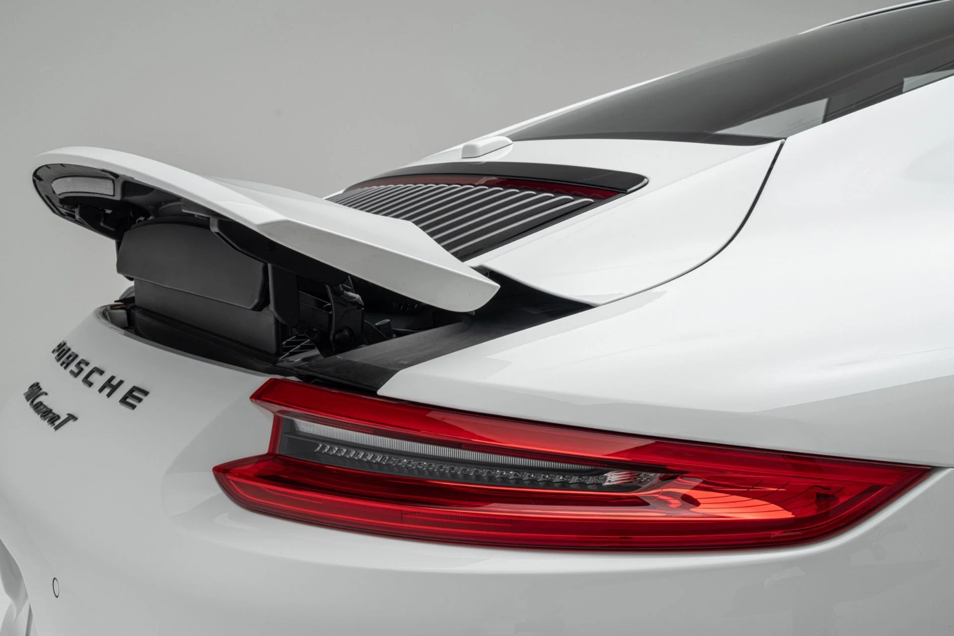 mph052_2354019709_Used_2018_Porsche_911_Carrera_T_1777581975_79a44fe418