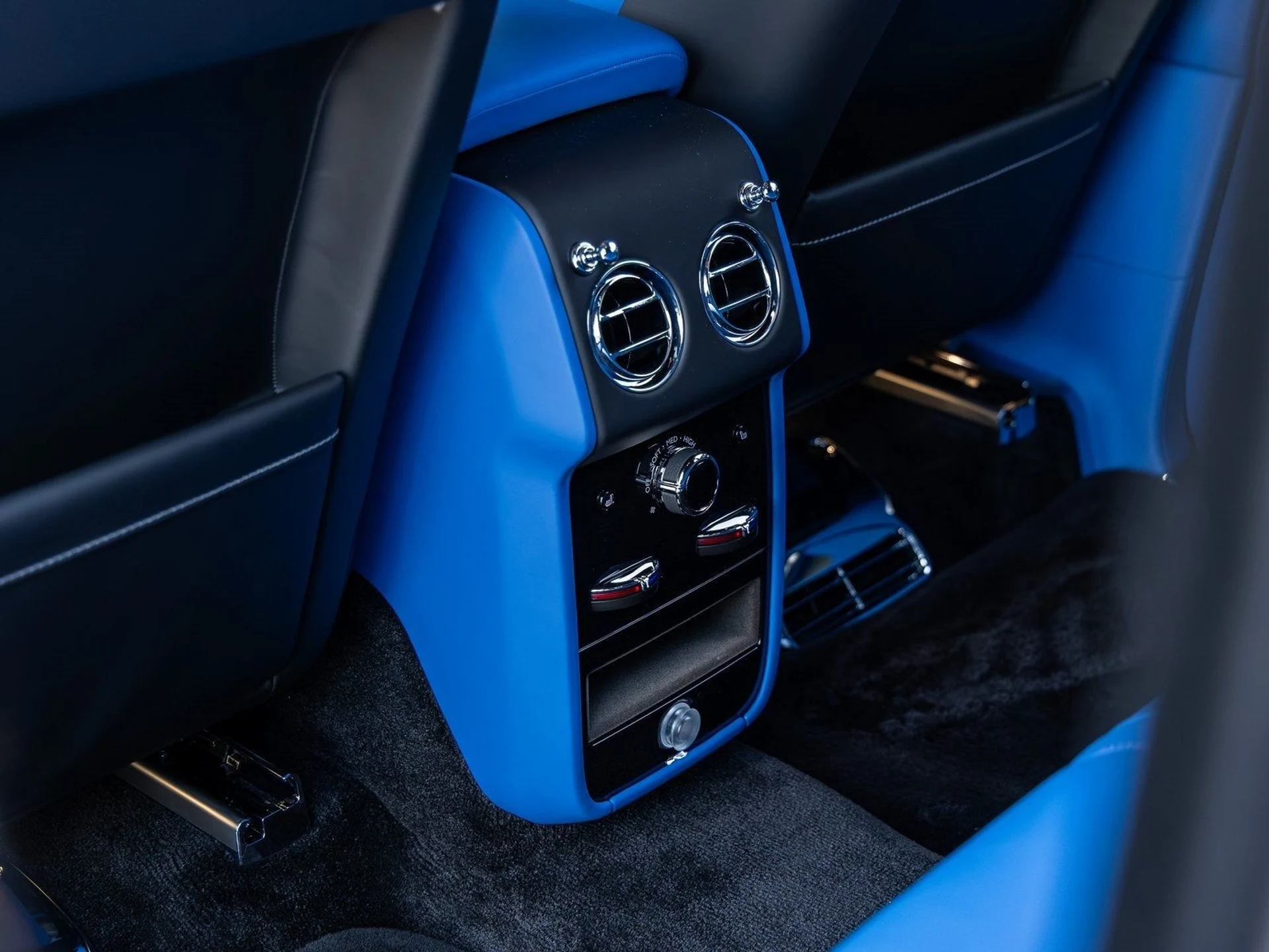 mph052_2356578856_53_6846126617