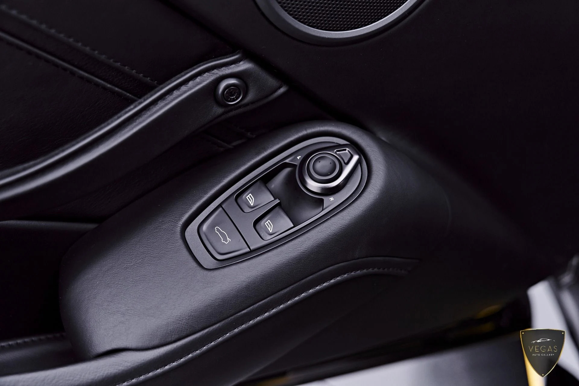 mph052_2363267794_Used_2021_Aston_Martin_Vantage_Base_1785210169_6e2df906fc