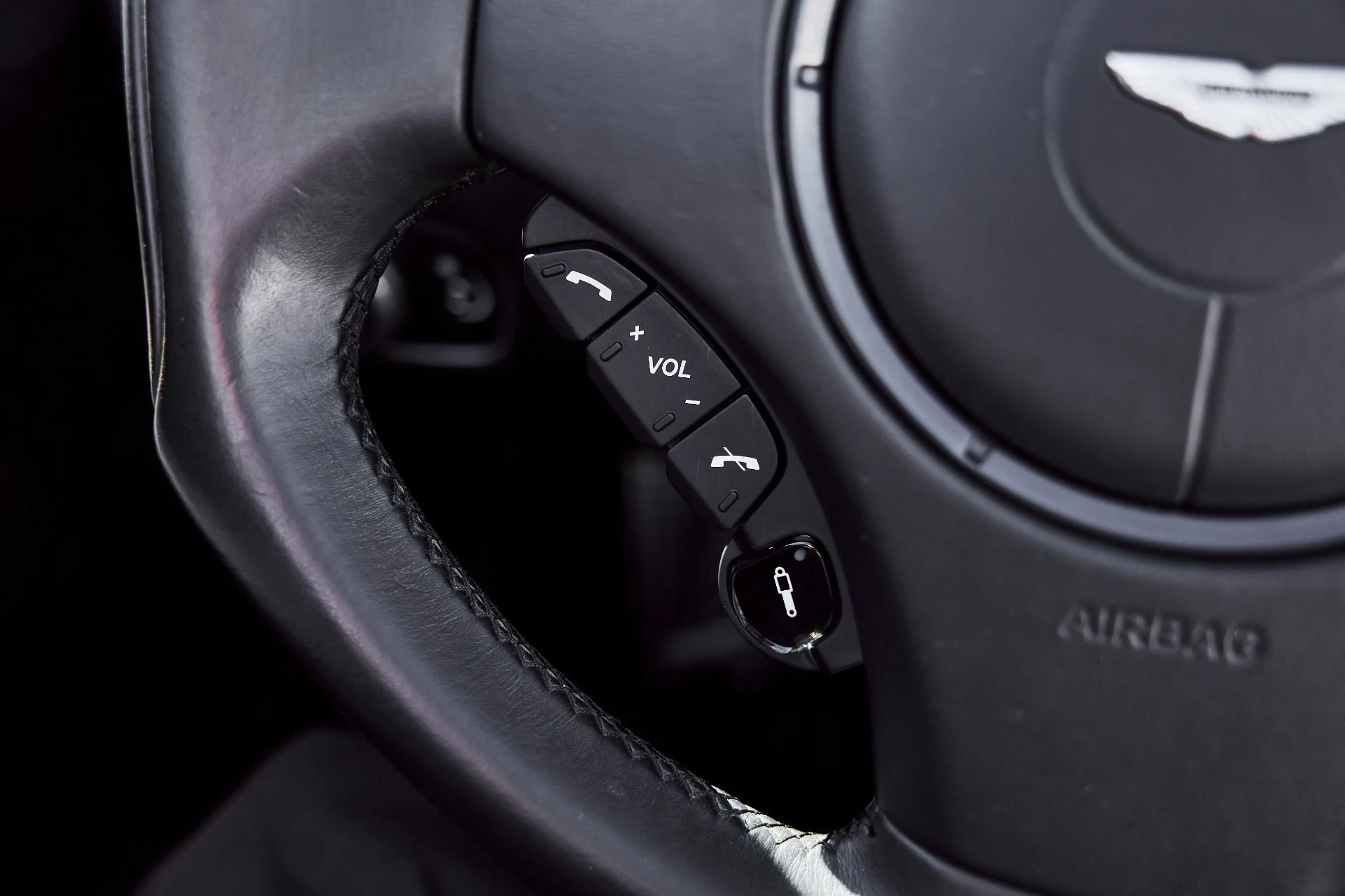 mph052_2364065366_Used_2017_Aston_Martin_Vanquish_Volante_1773797530_9367ba04bc