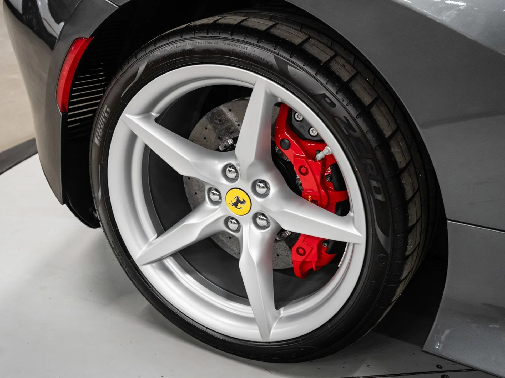 mph052_2371270540_ferrari_f8_spider_2021_52773f61a4