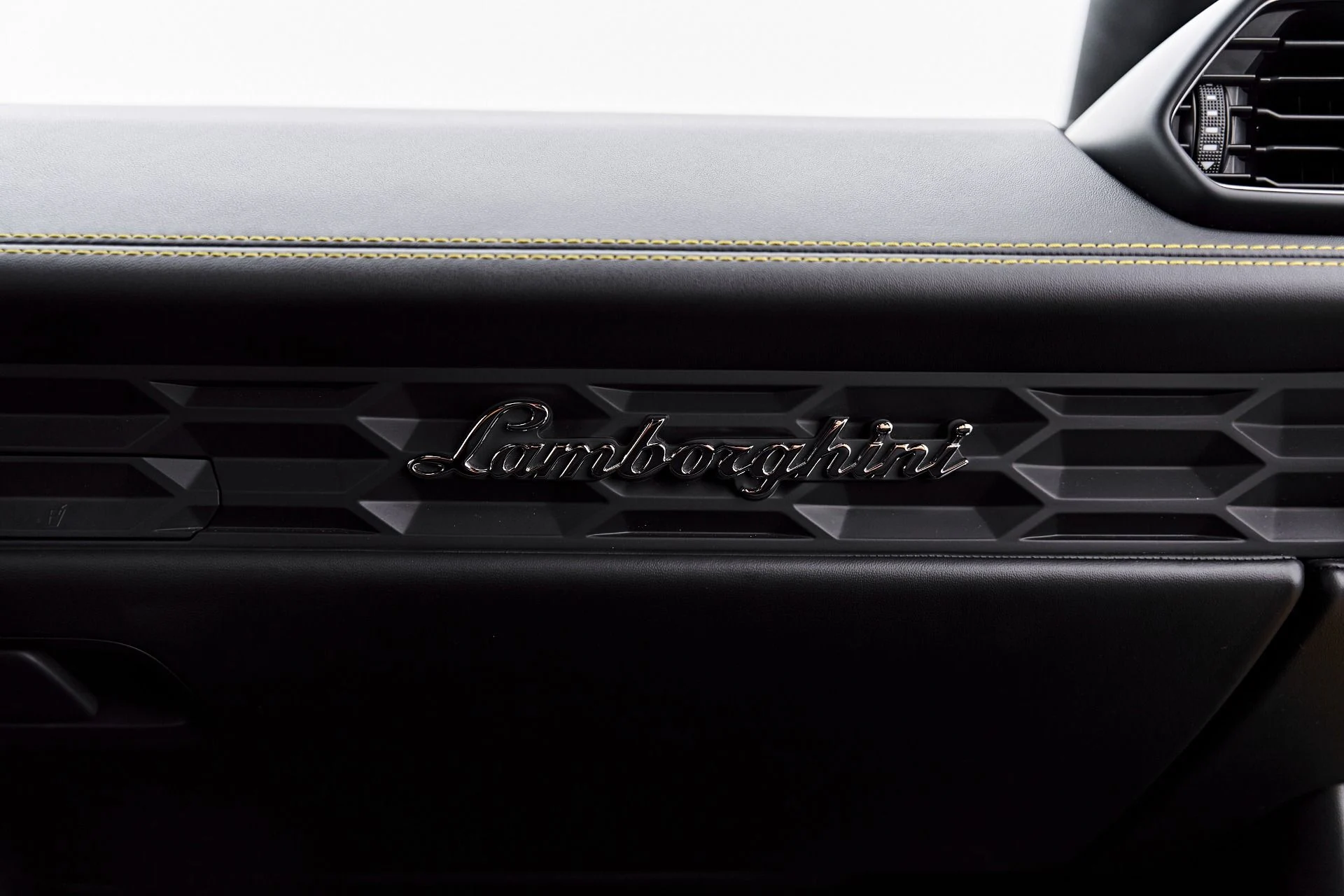 mph052_2372003842_Used_2022_Lamborghini_Huracan_EVO_Base_1787357887_717cdfbc32