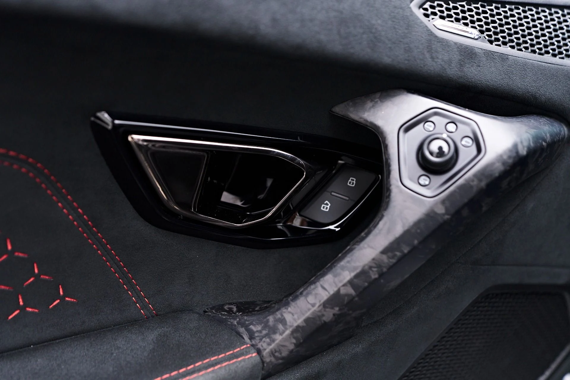 mph052_2401797778_Used_2018_Lamborghini_Huracan_Performante_1761069196_99ac54be5f