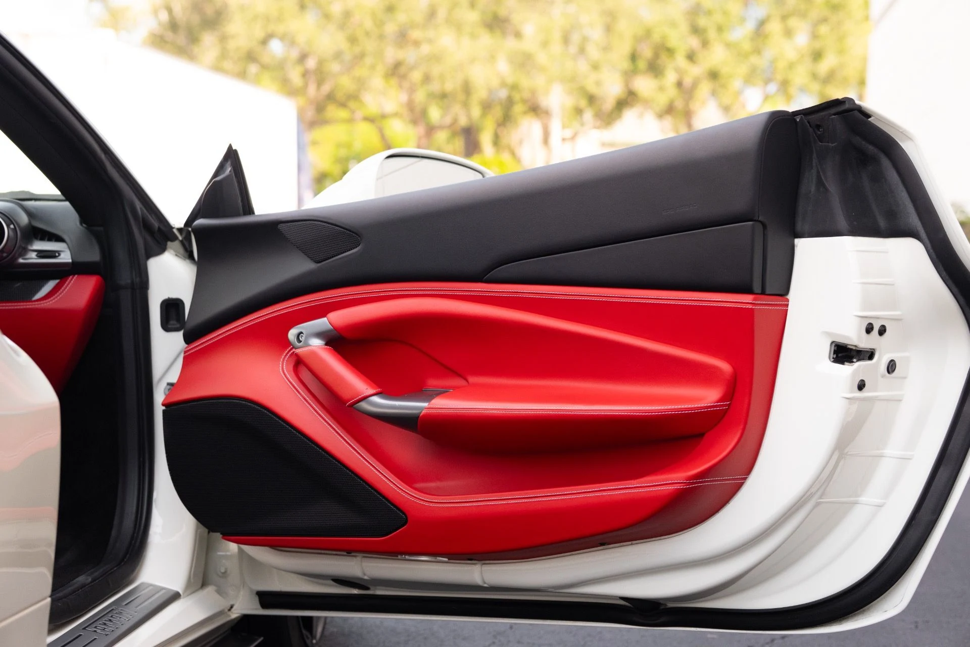 mph052_2446260731_Used_2021_Ferrari_F8_Tributo_1763762778_31abdaff1b