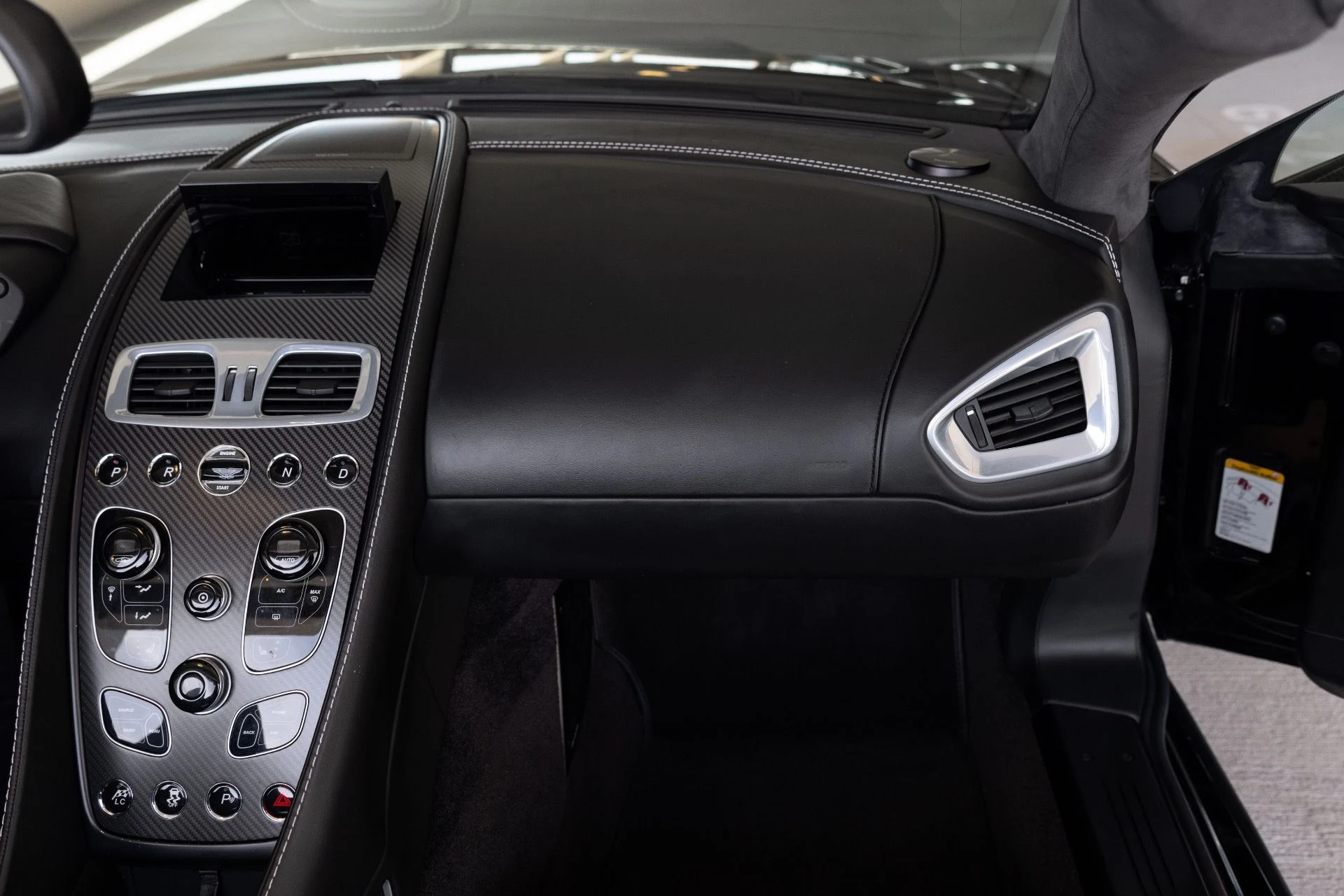 mph052_2474218351_Used_2015_Aston_Martin_Vanquish_Volante_1776978035_4445921bb7