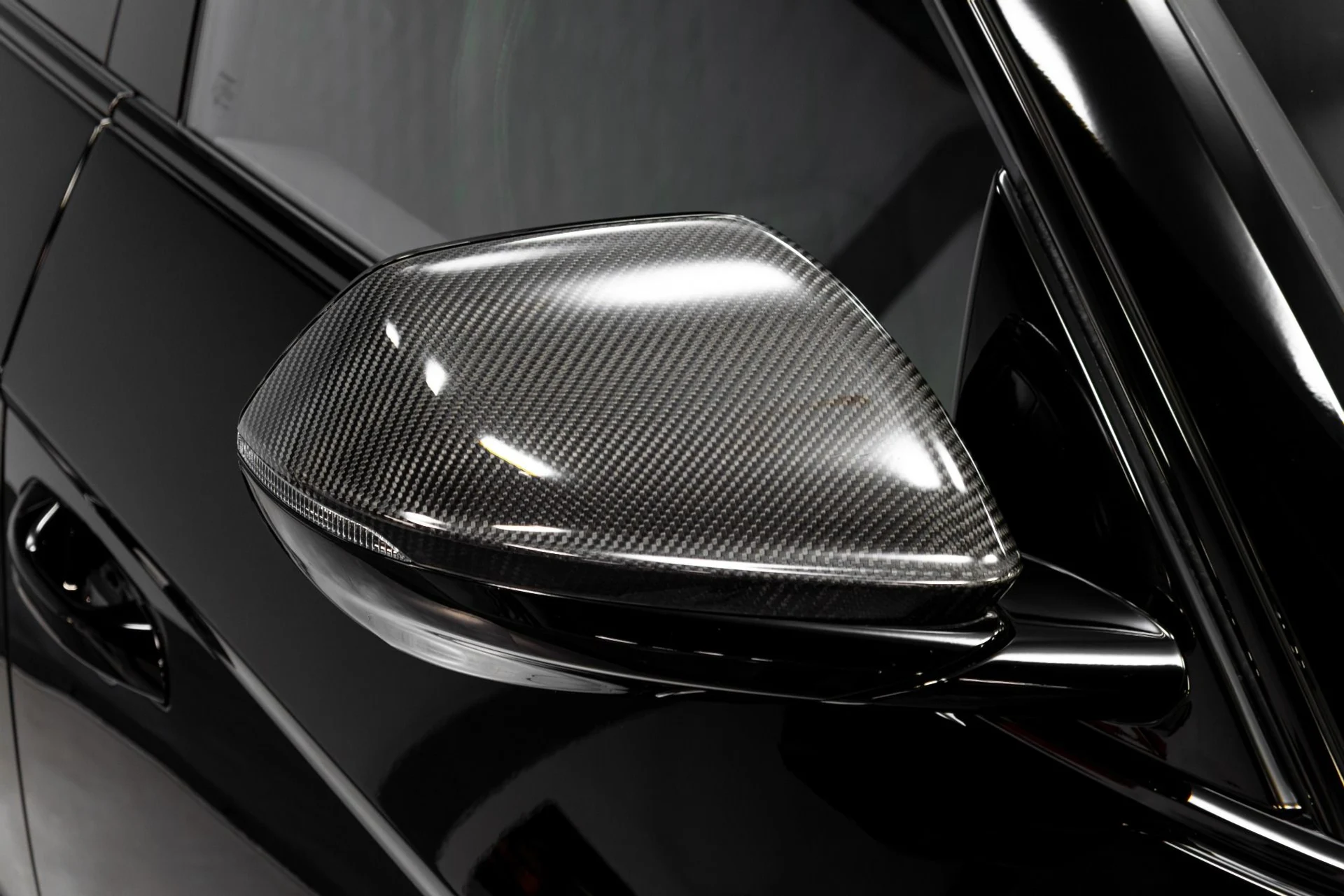 mph052_2475279369_Used_2022_Lamborghini_Urus_1771543126_d84110a06b