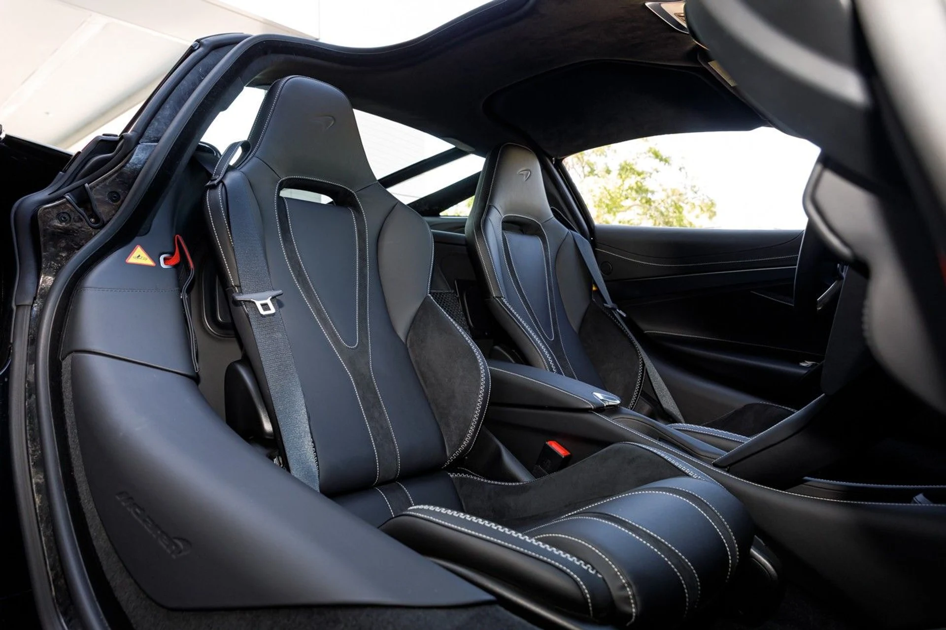 mph052_2524696676_676_p61_l_25c2ae9d57