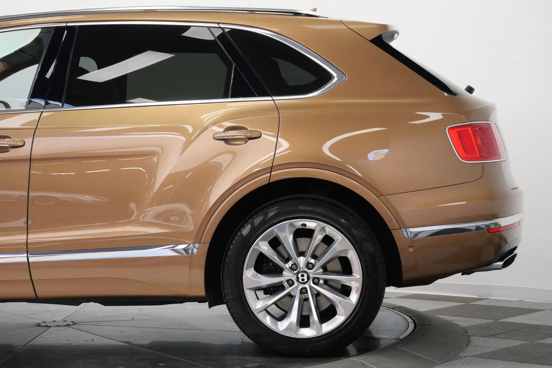 mph052_2531516127_Used_2017_Bentley_Bentayga_W12_Four_Seat_Comfort_Specification_with_Rear_Console_1776956660_1246452994