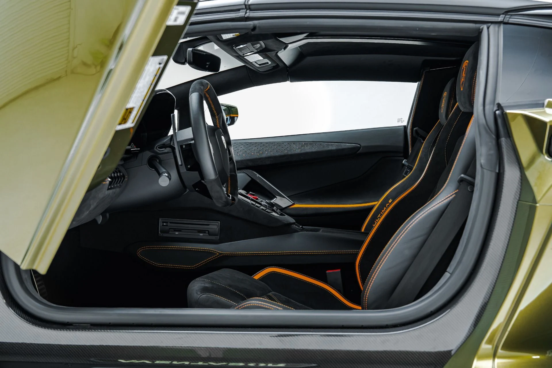 mph052_2546080741_Used_2022_Lamborghini_Aventador_LP_780_4_Ultimae_1792689494_8d63ae9312