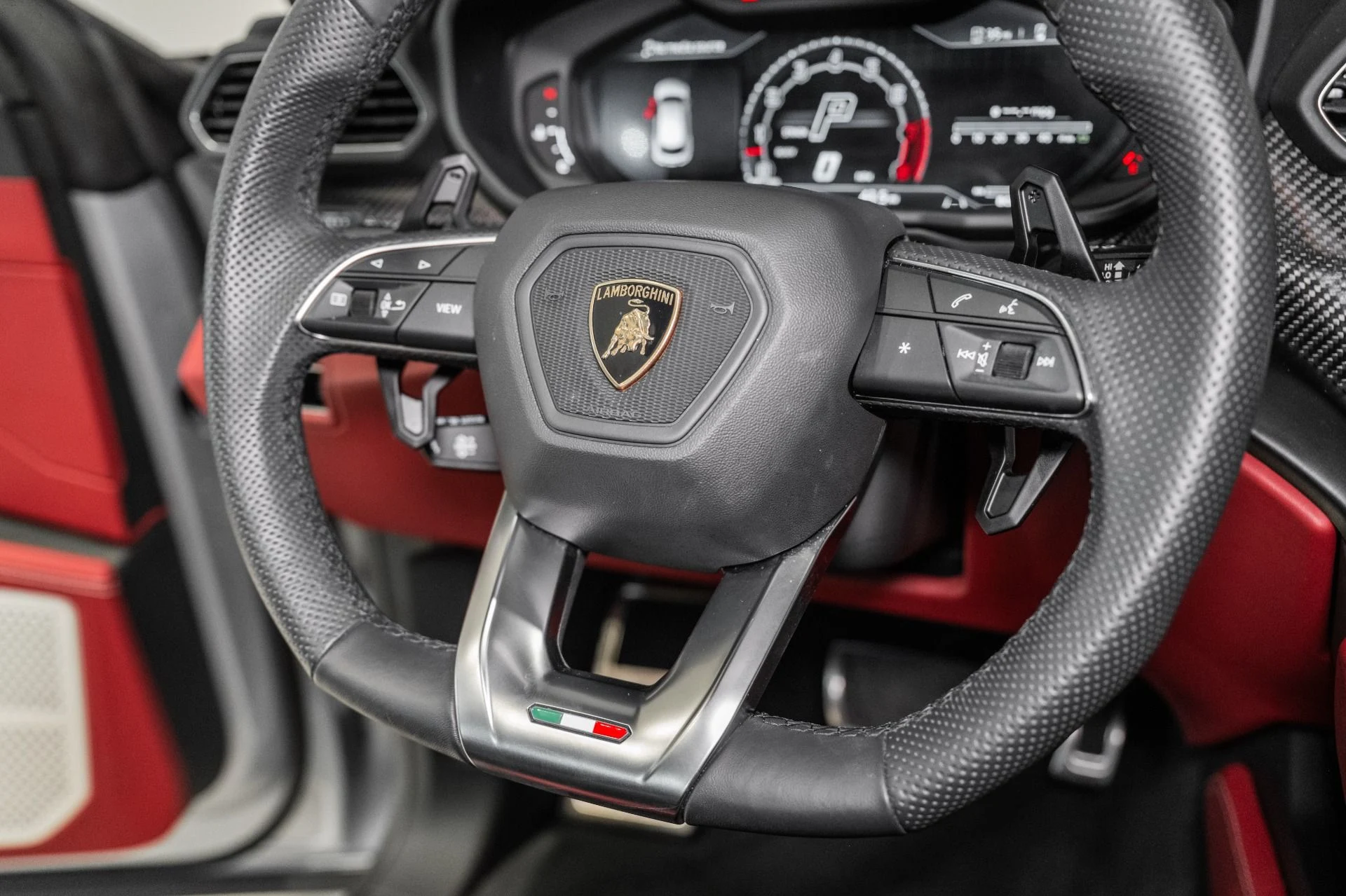 mph052_2549441436_Used_2024_Lamborghini_Urus_S_1773253440_e94035a7c2