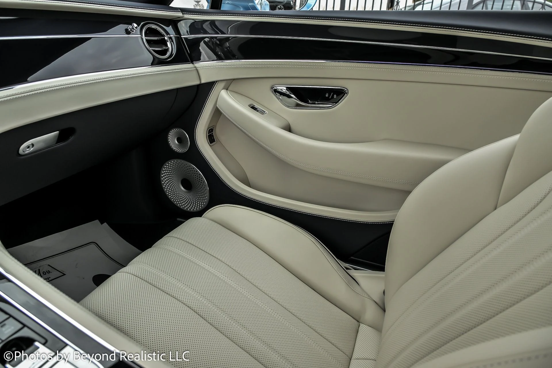 mph052_2568074691_e11f9193fea56b723e0d37f4c06d4924x_746229d07a