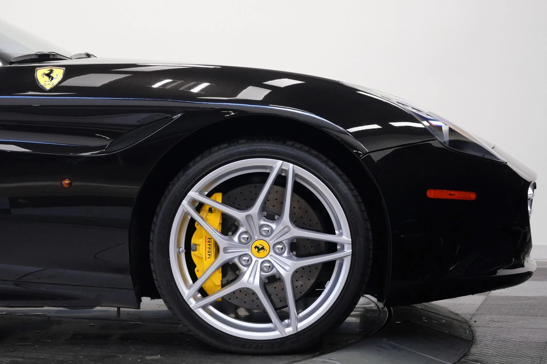 mph052_2570732587_Used_2015_Ferrari_California_T_Diamond_Quilted_Seats_Carbon_Fiber_Driving_Zone_1780071099_ddc365390a