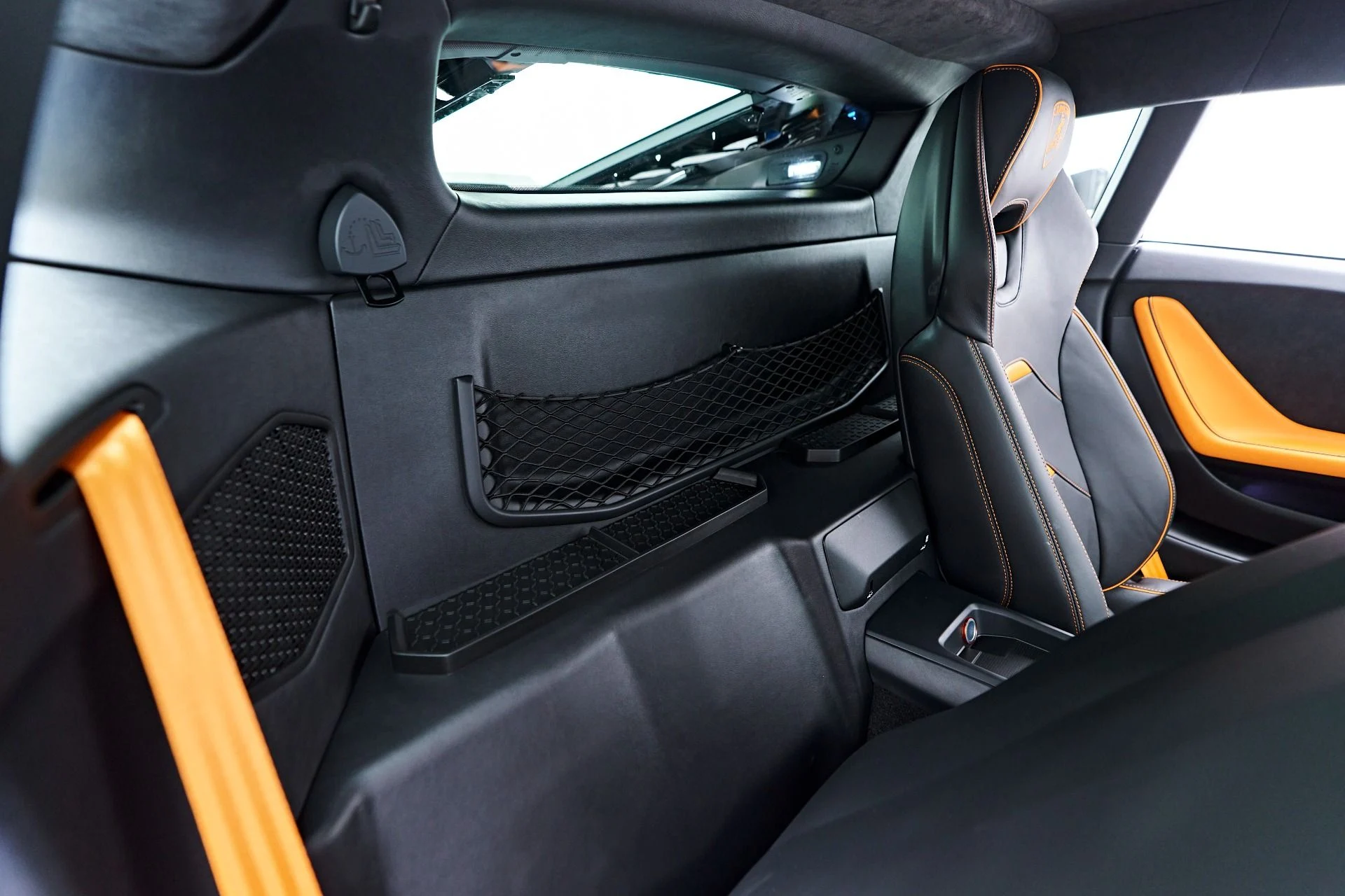 mph052_2577163816_Used_2022_Lamborghini_Huracan_EVO_Base_1755812444_d4b8d52216