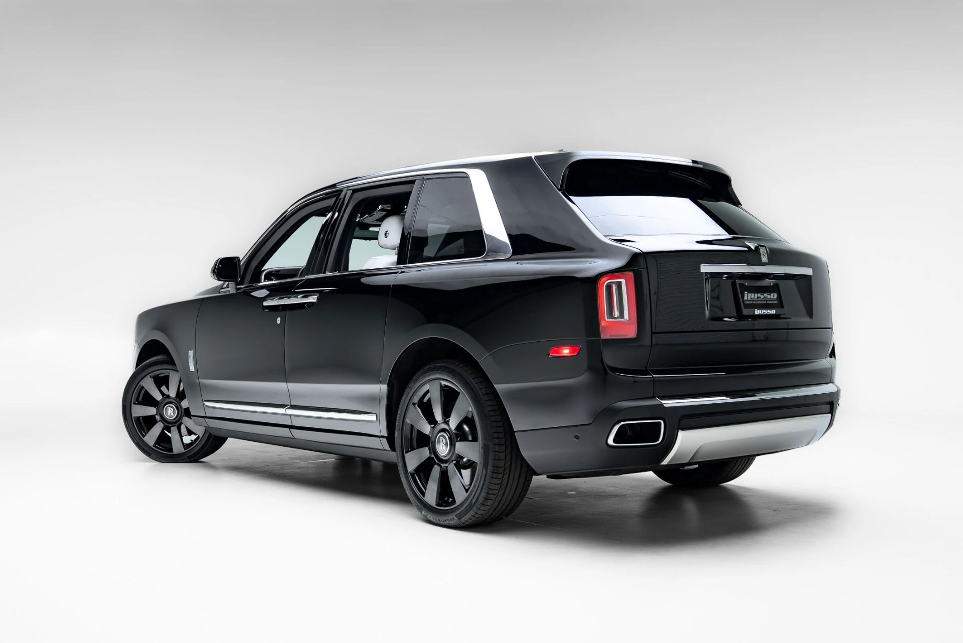 mph052_262420951_Used_2023_Rolls_Royce_Cullinan_1777310560_9249b29338