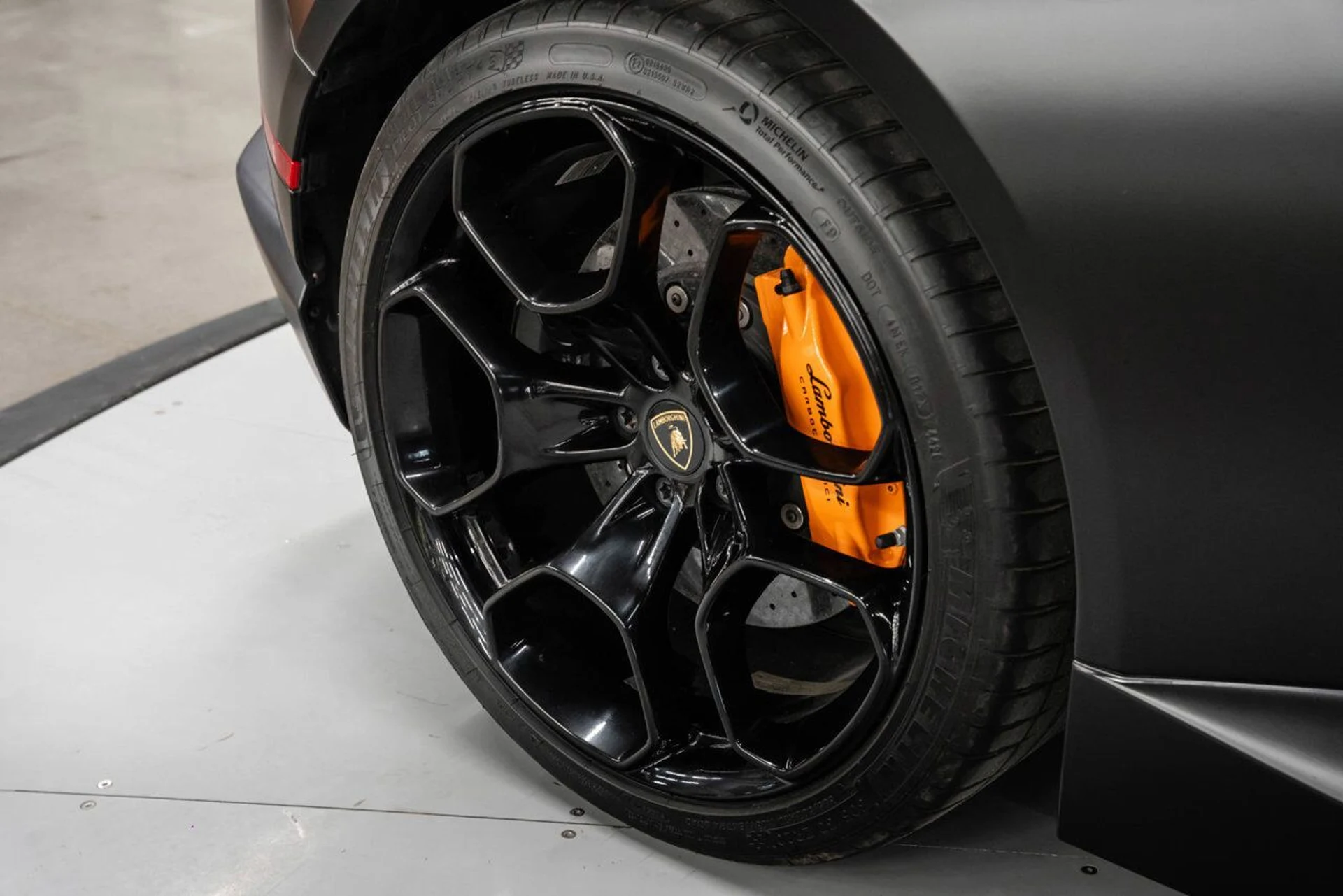 mph052_2630555655_lamborghini_huracan_2016_88806a7875