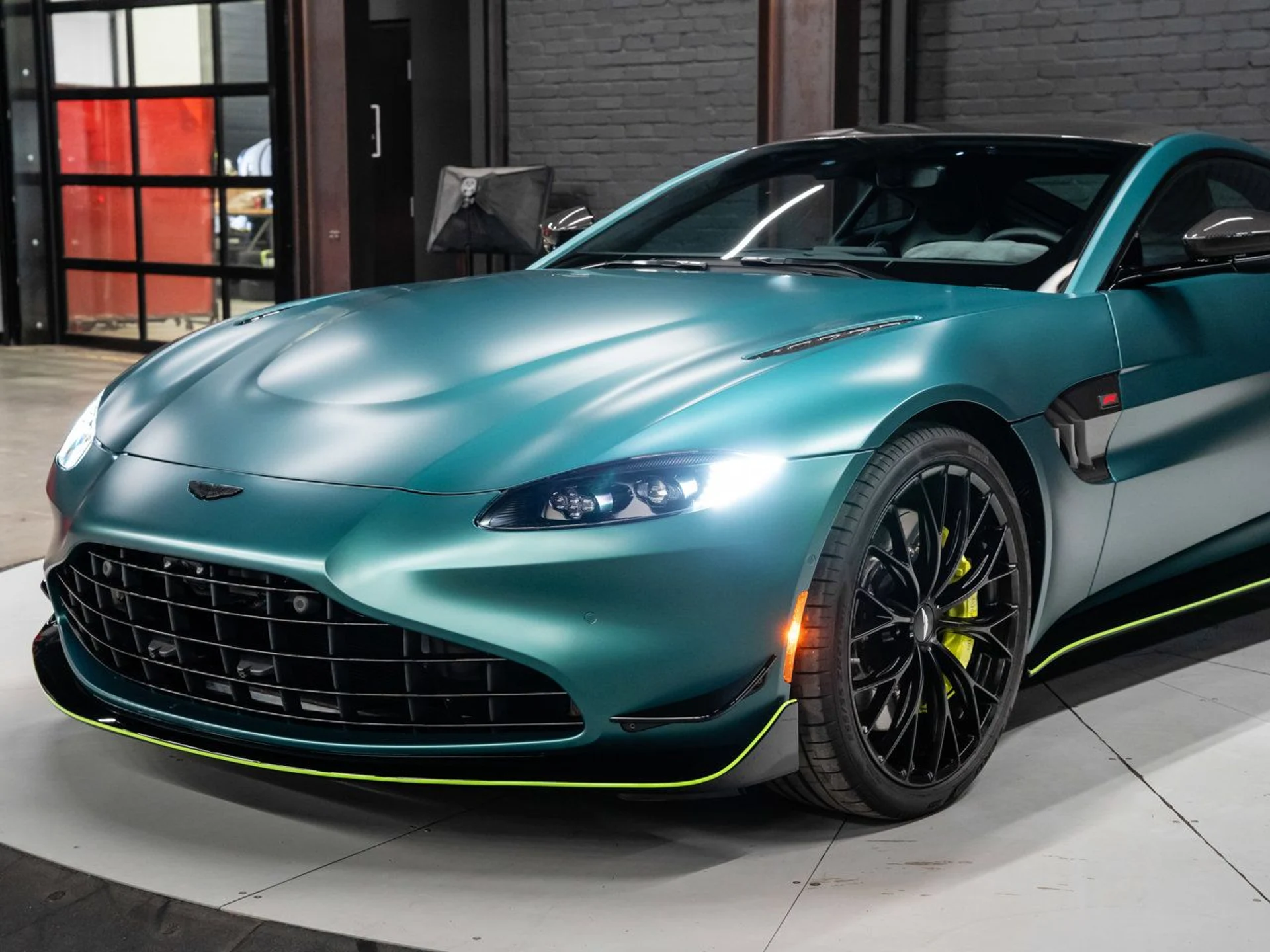 mph052_2660737962_aston_martin_vantage_2023_b161f98099