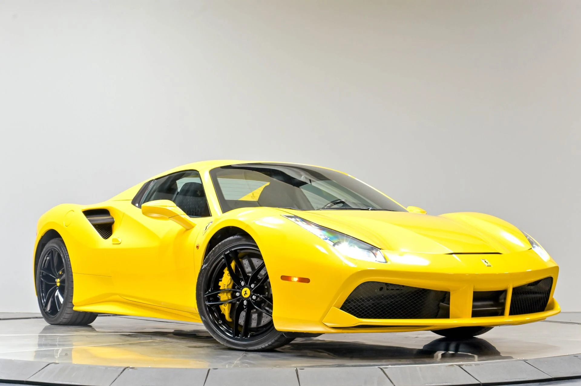 mph052_2708546890_Used_2017_Ferrari_488_Spider_1782250763_5102a7af5c