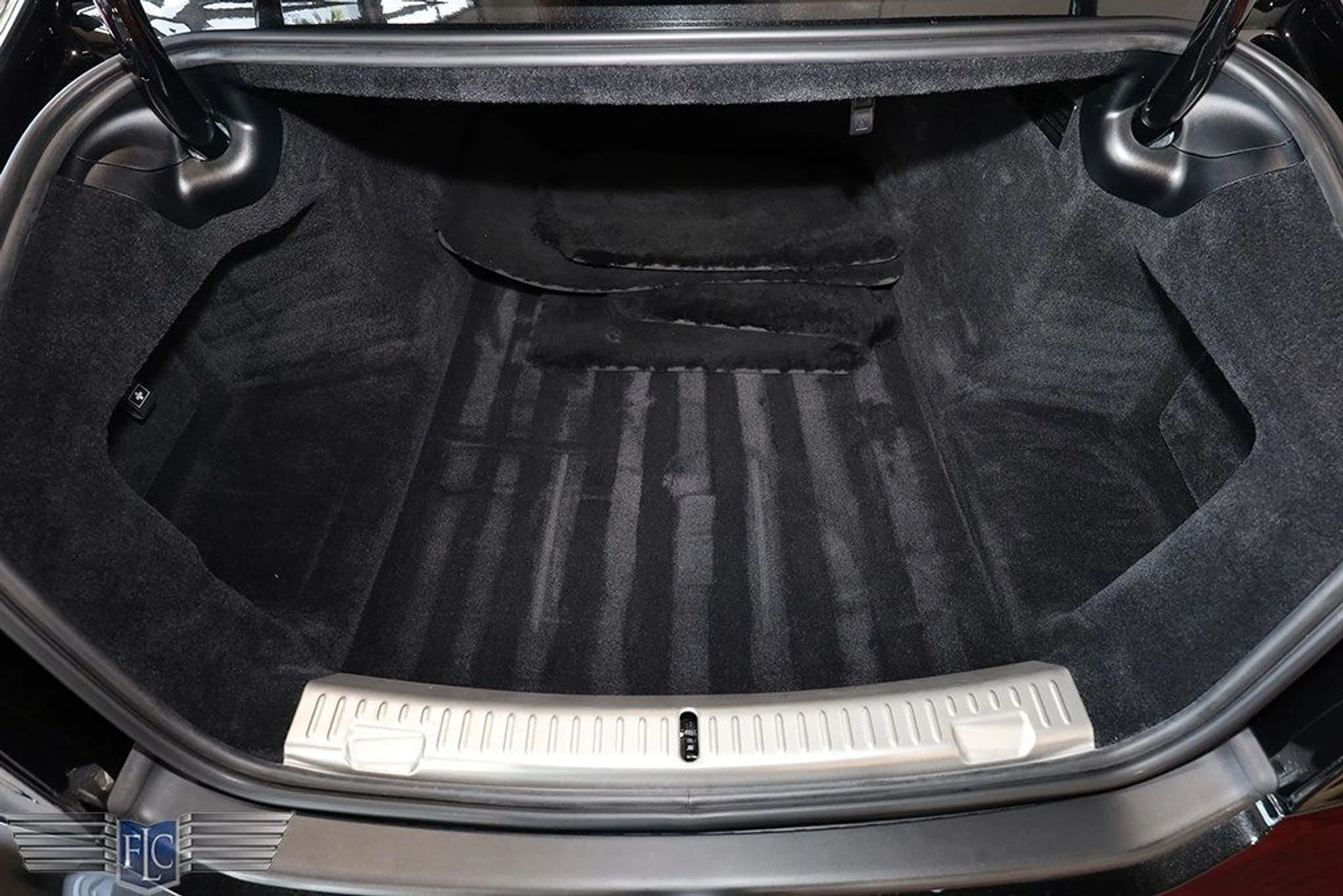 mph052_2711359914_used_2021_rolls_royce_ghost_ewb_sedan_9689_23033984_53_1024_0a36f8d9e3