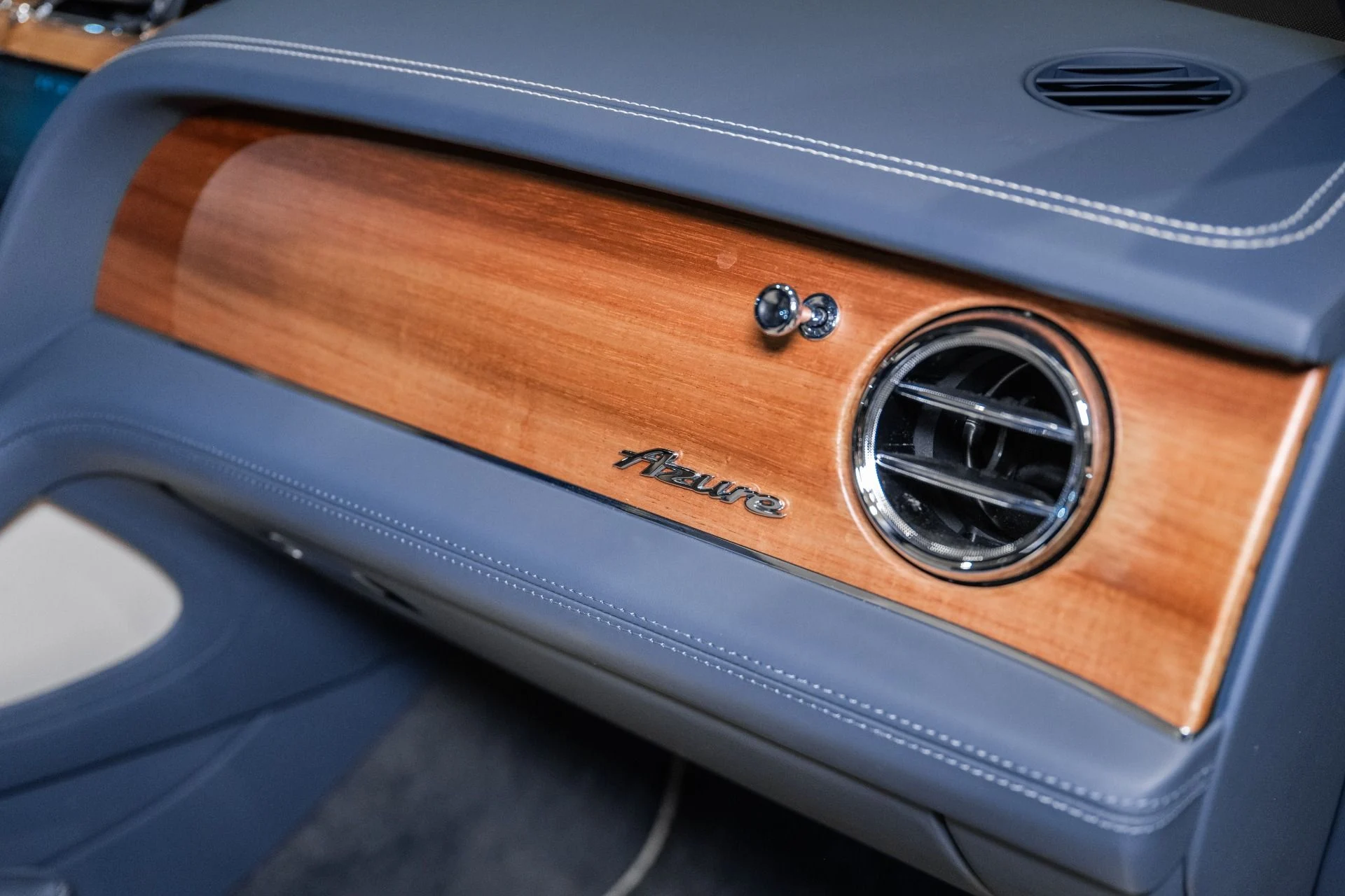 mph052_2717427699_Used_2023_Bentley_Bentayga_V8_1773161600_9cd58c7eb6