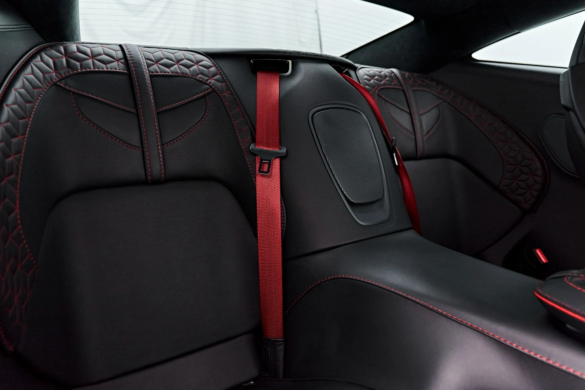mph052_2746676840_Used_2019_Aston_Martin_DBS_Superleggera_1791337502_caaee37f1e