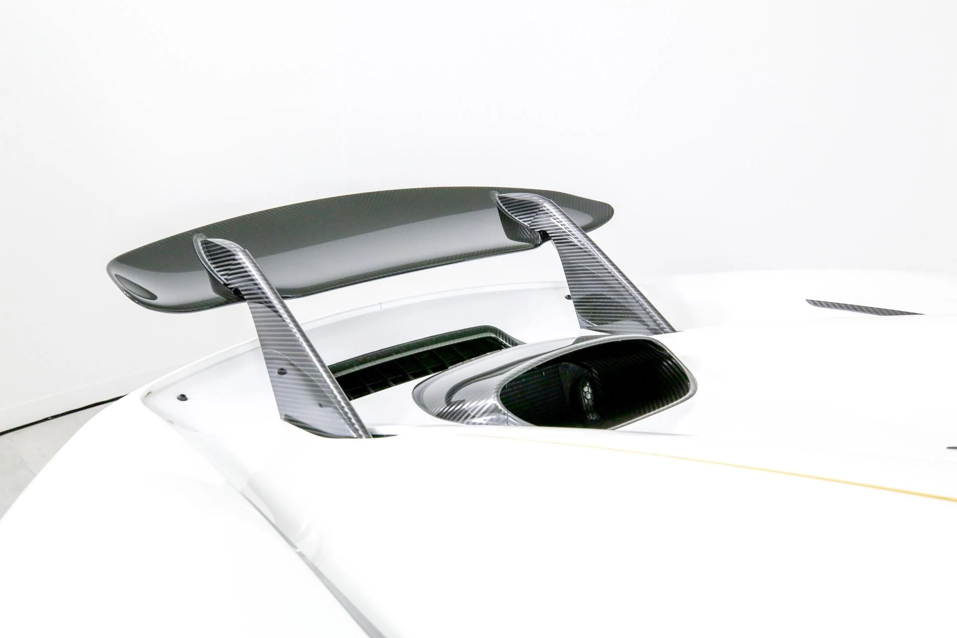mph052_27478014_Used_2019_KOENIGSEGG_REGERA_RWD_1703801720_9d53c4fb2d