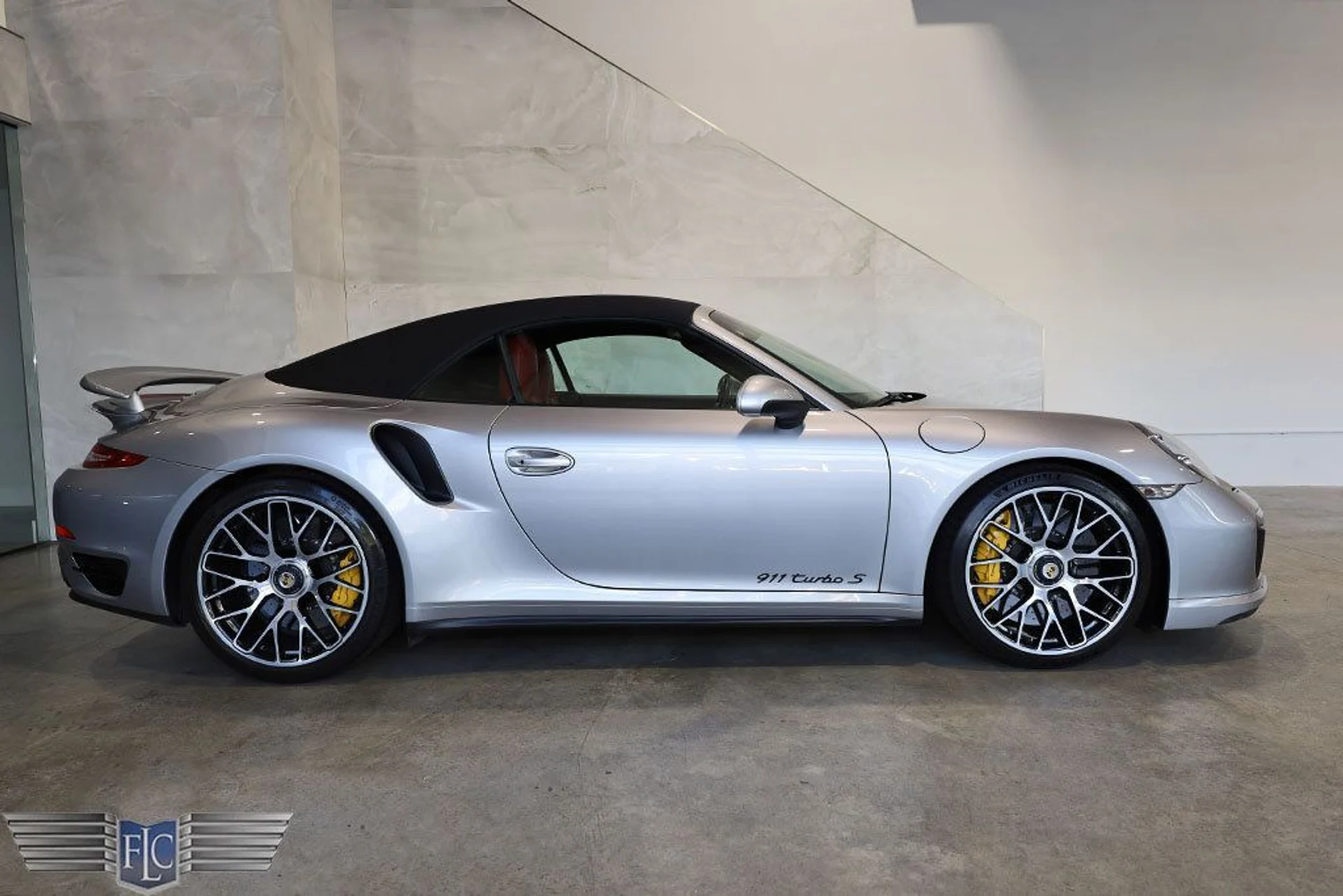 mph052_275288613_used_2014_porsche_911_turbocabriolet_9689_22886118_53_1024_d4c54f7f7d