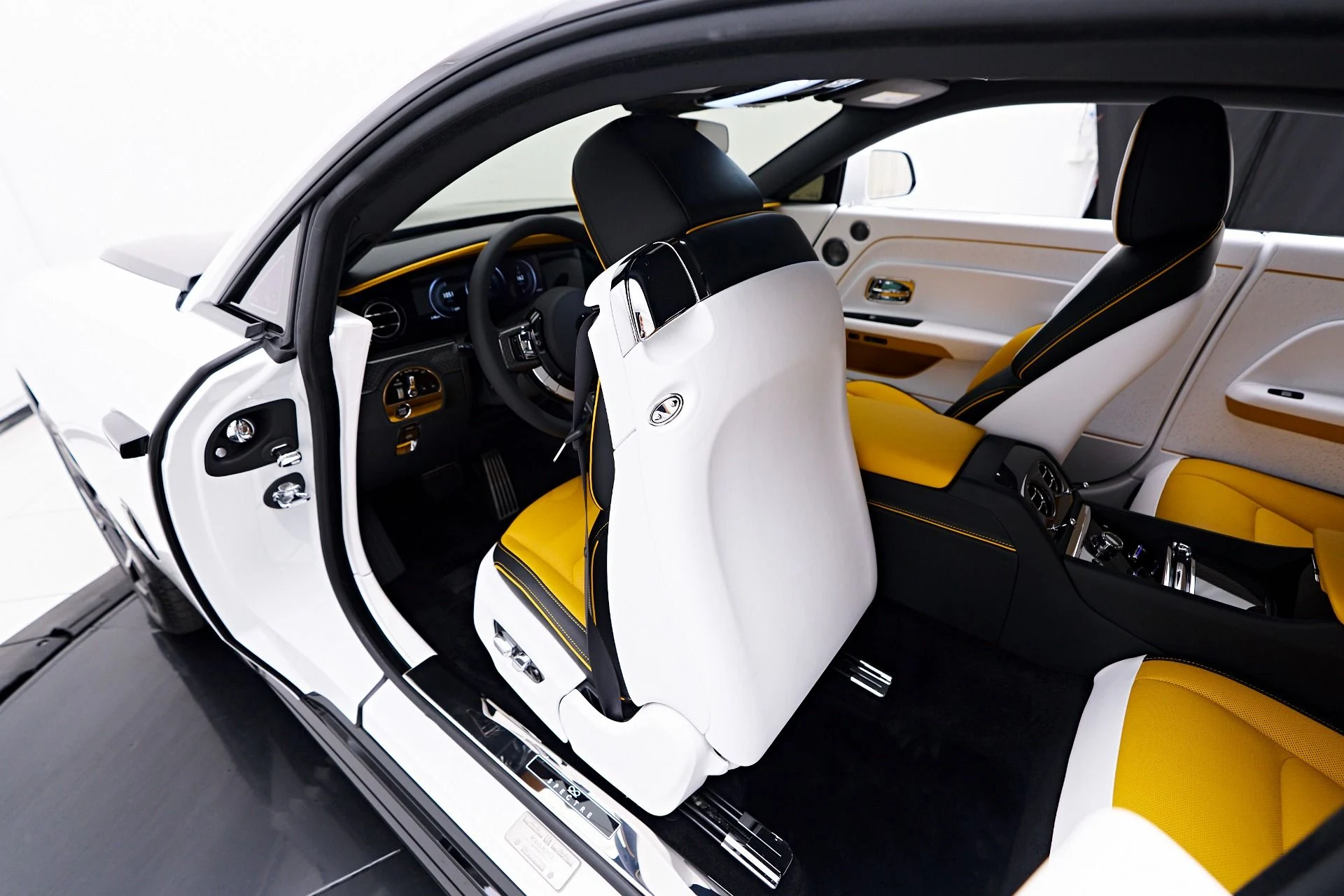 mph052_2764655089_Used_2025_Rolls_Royce_Spectre_1753213338_7006105770