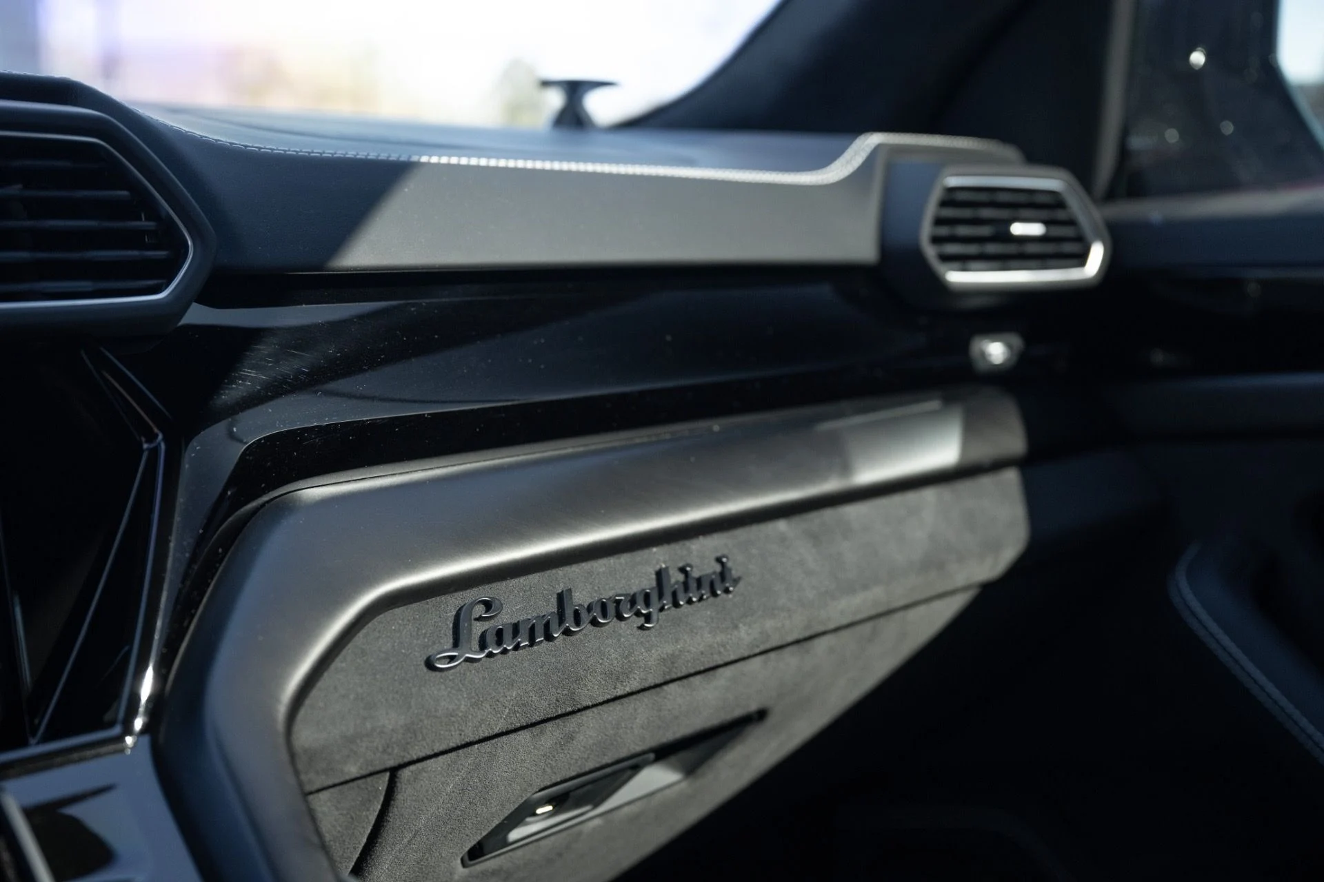 mph052_2770003440_Used_2024_Lamborghini_URUS_S_1781213375_b31eda39bb