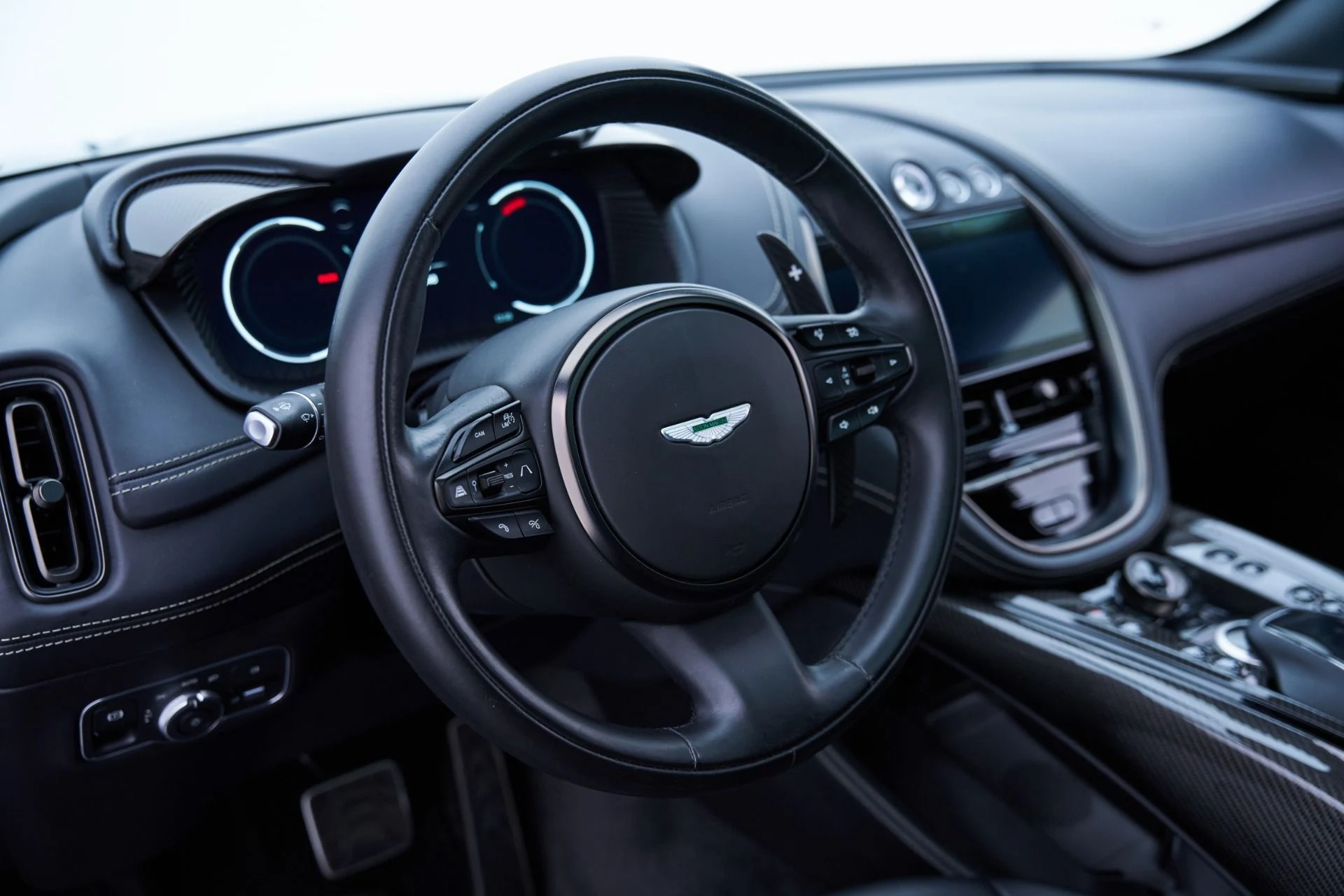 mph052_2795034719_Used_2024_Aston_Martin_DBX_707_1793218303_1864f8a3e2