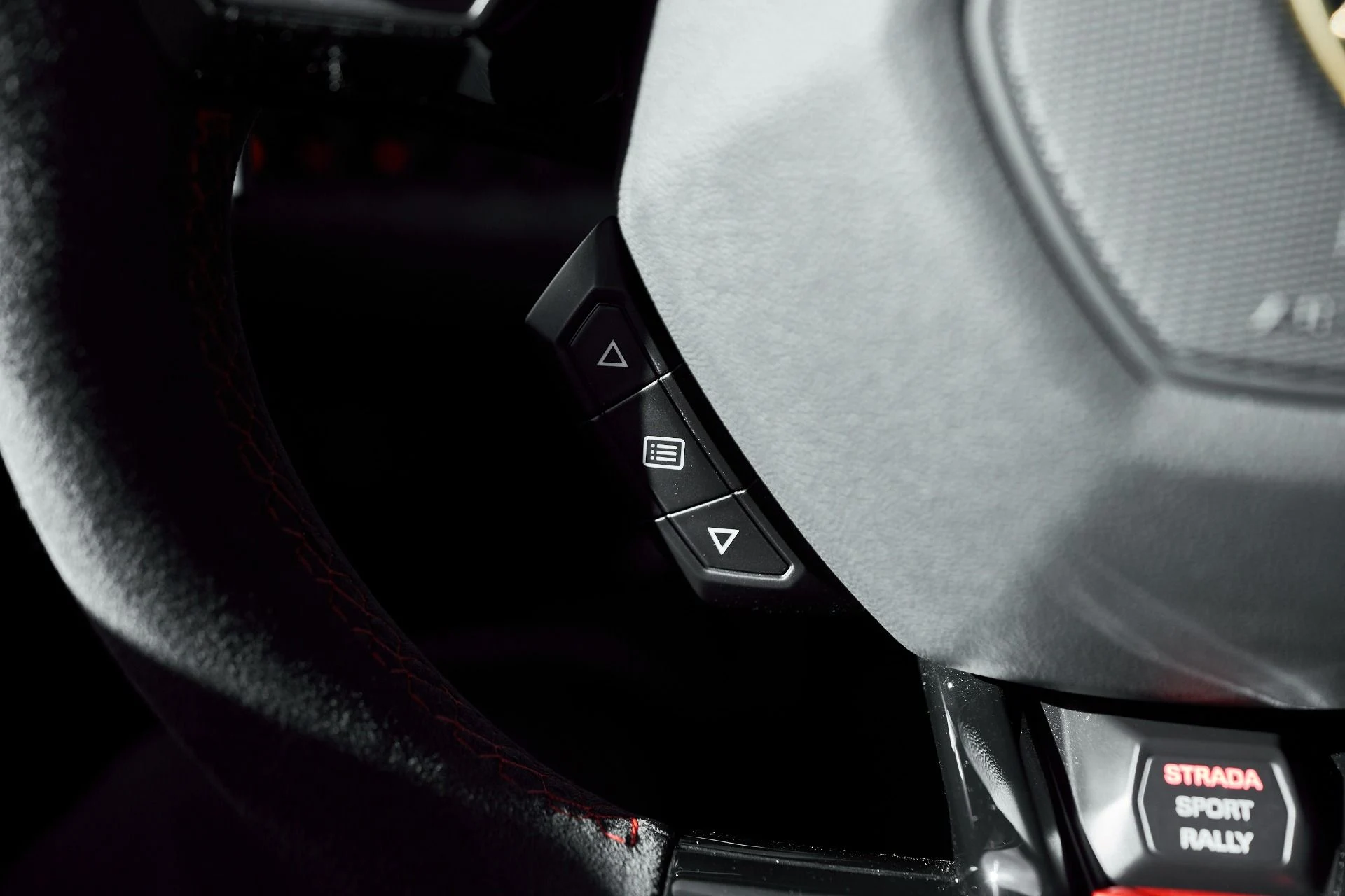 mph052_2839930442_Used_2023_Lamborghini_Huracan_Base_1764123633_4f6f05b83c