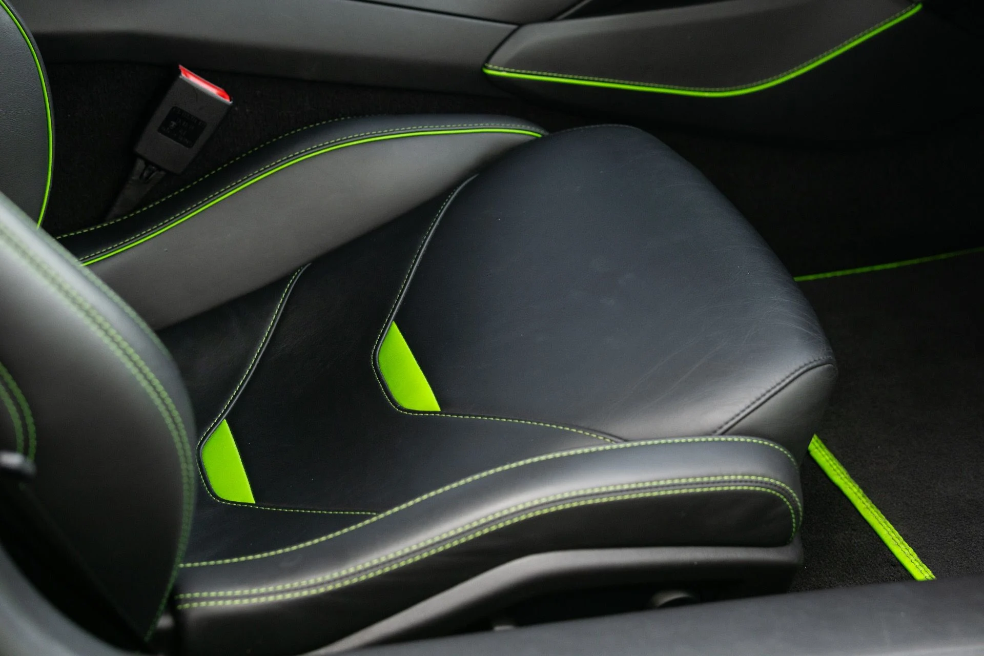 mph052_2843611606_Used_2020_Lamborghini_Huracan_EVO_1770872075_1859023386