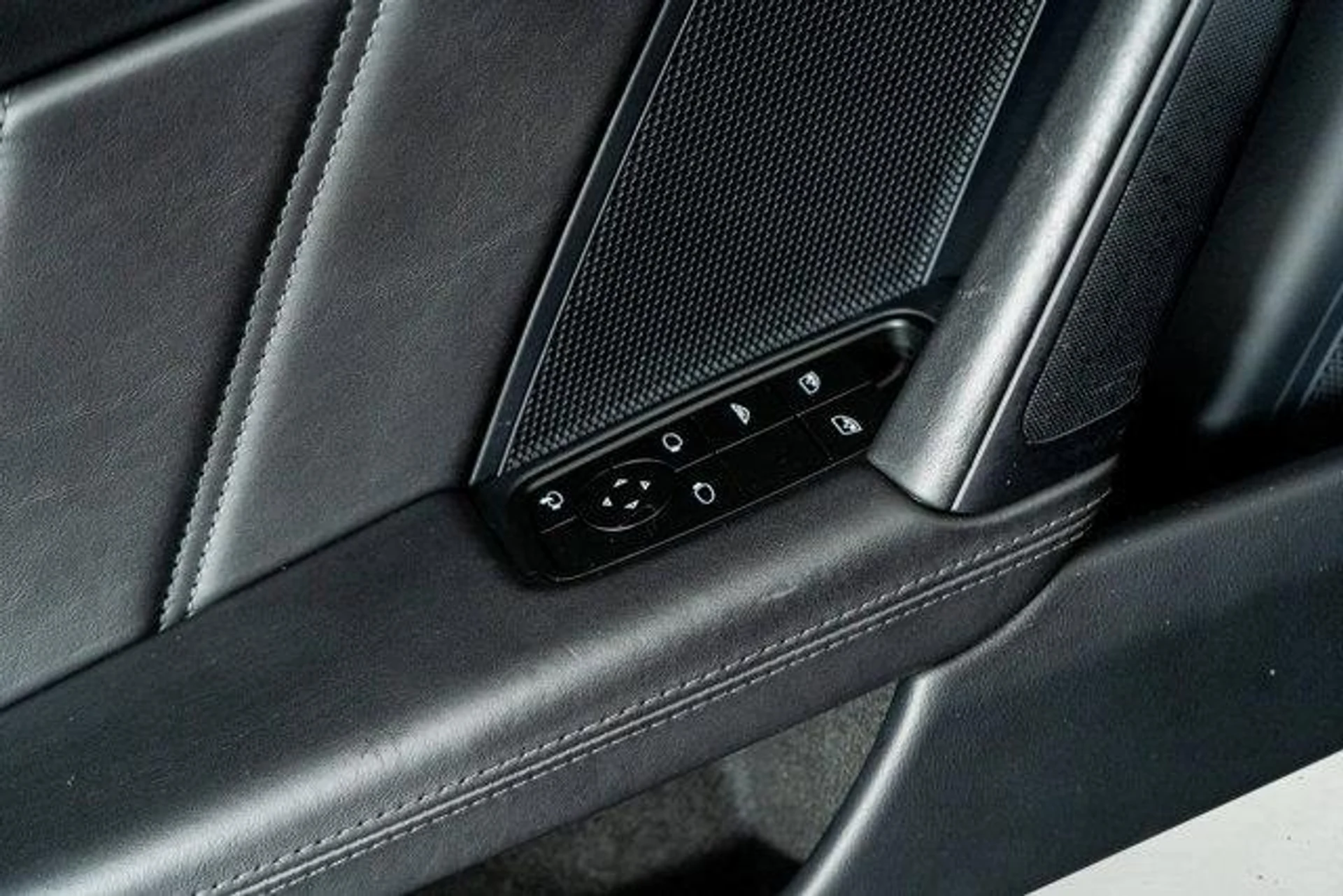 mph052_2847347109_w_Gvl_F_Vrt_PTYB_Mb_I_Kx8_Qq_Vwo_KSPU_5c6069182a