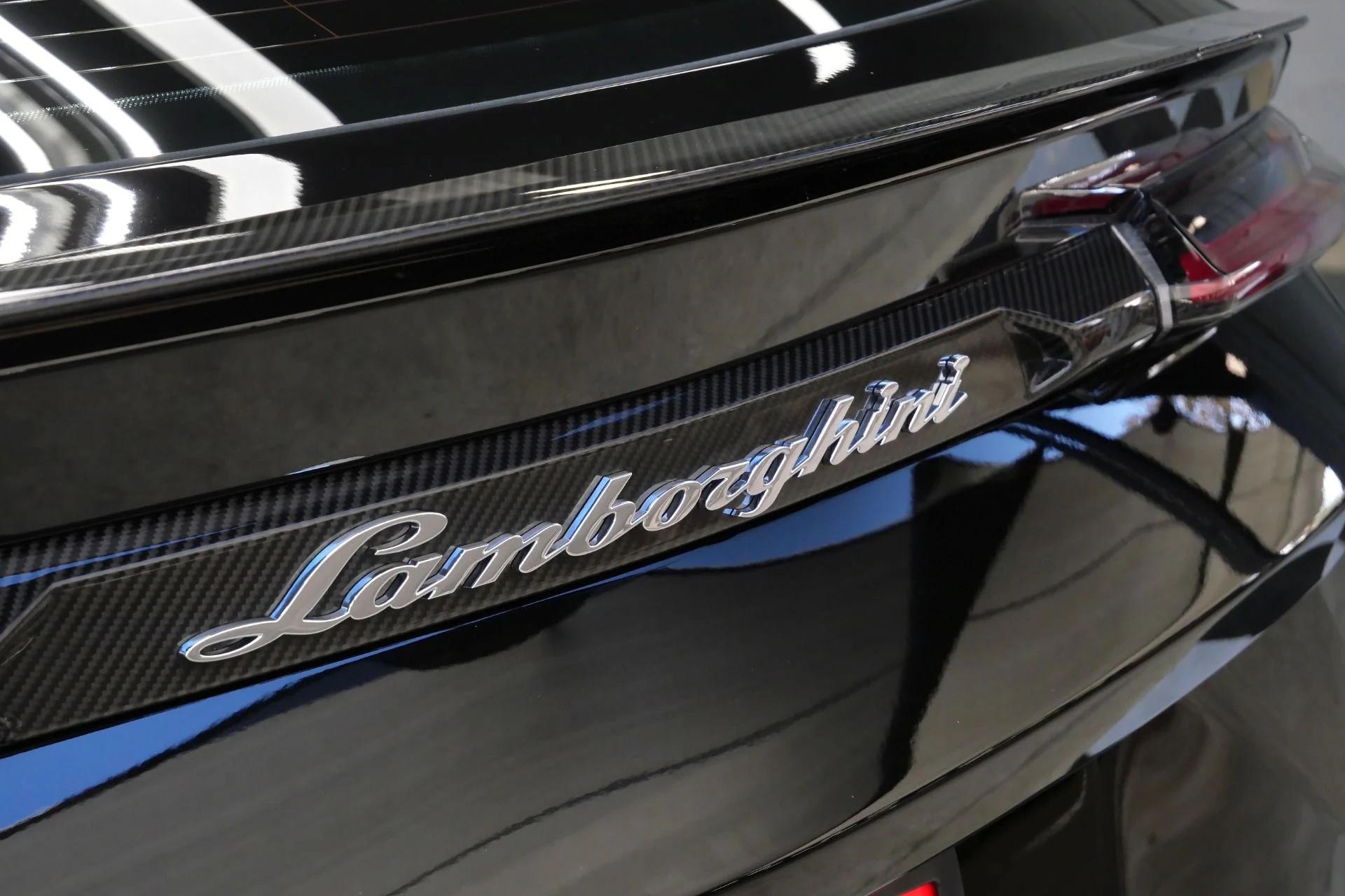 mph052_2850450096_Used_2022_Lamborghini_Urus_1761576523_97879551a3