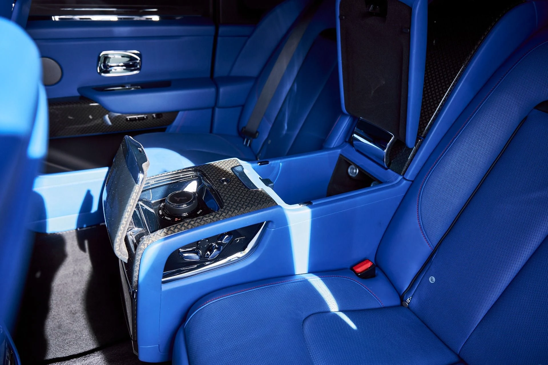 mph052_2856802927_Used_2021_Rolls_Royce_Cullinan_Base_1770692243_55793e6fdf