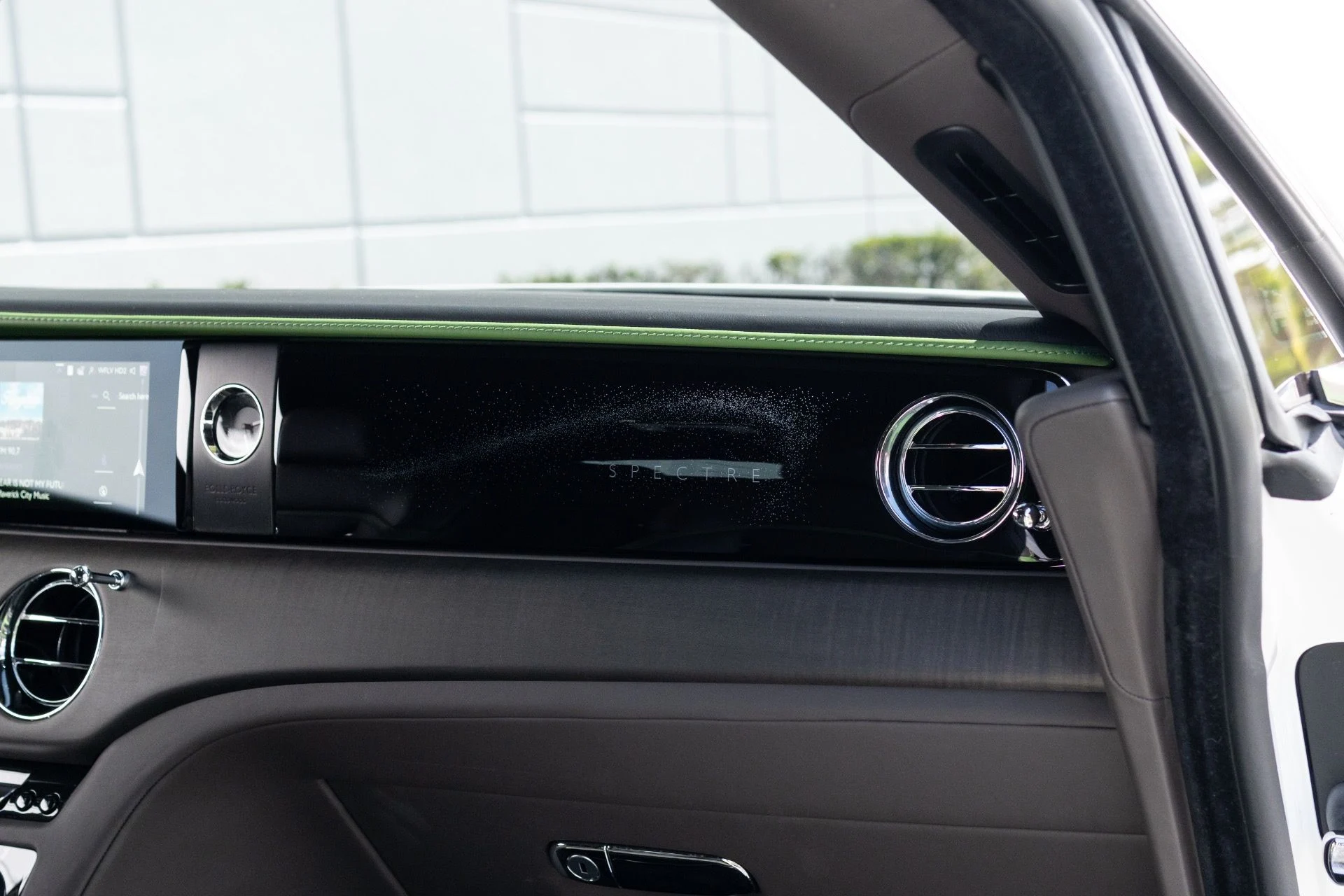 mph052_2883259149_Used_2024_Rolls_Royce_Spectre_1775023108_33f0c35c9d