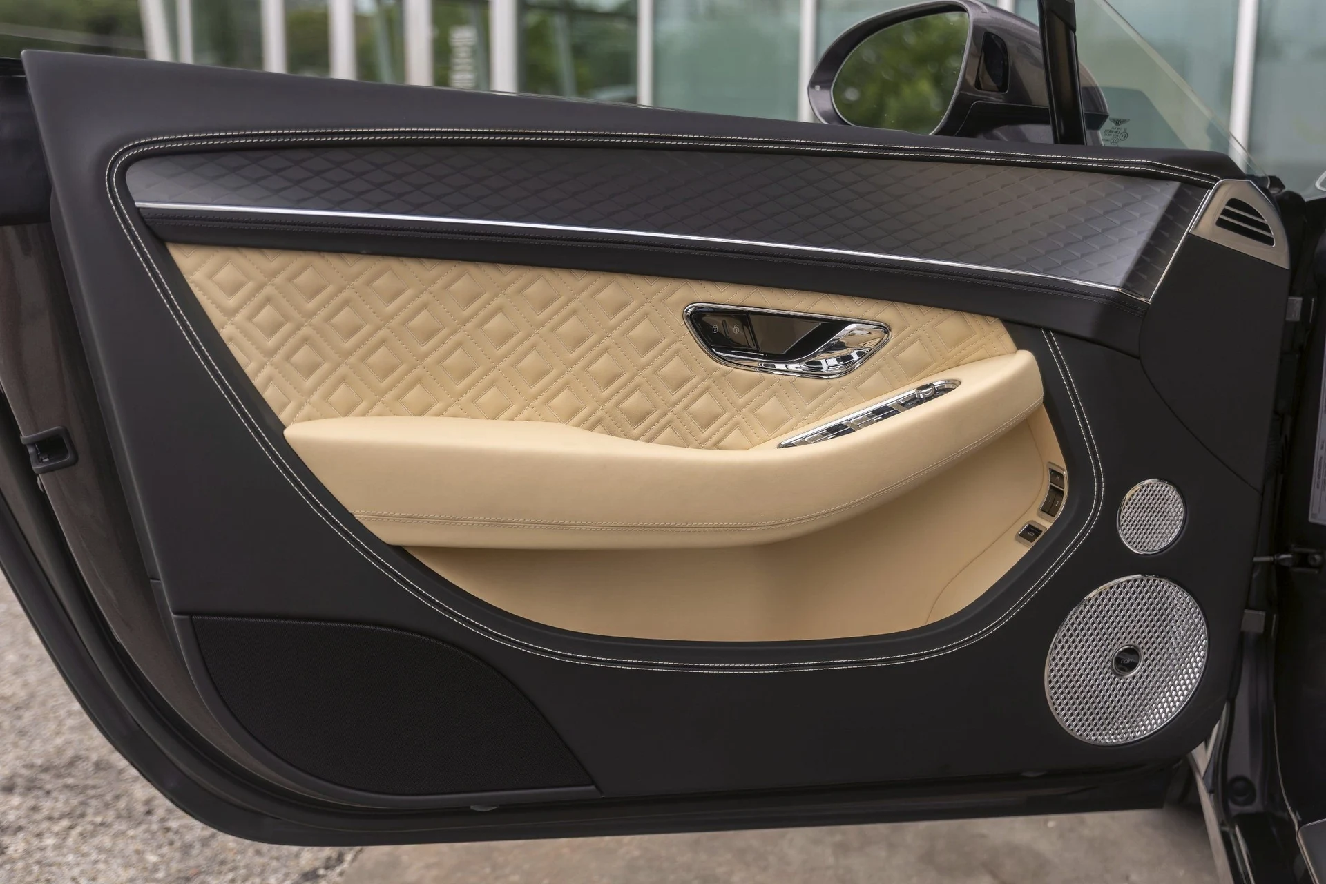 mph052_2924730216_Hi_Tech_Luxury_Imports_LLC_SCBDG_4_ZGXRC_016161_image_52_1c5993c525