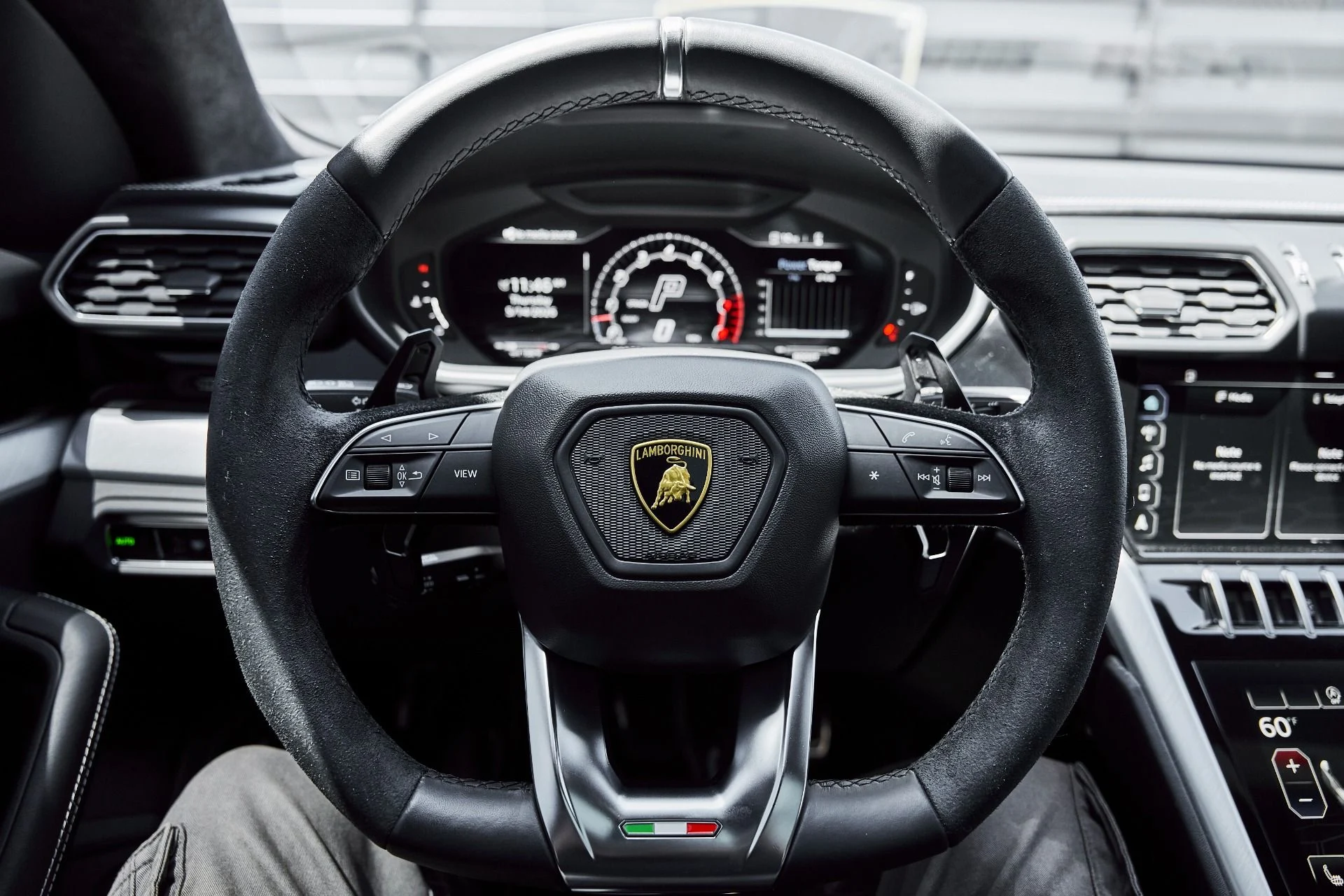 mph052_2935222434_Used_2022_Lamborghini_Urus_1778790420_fed539f9da