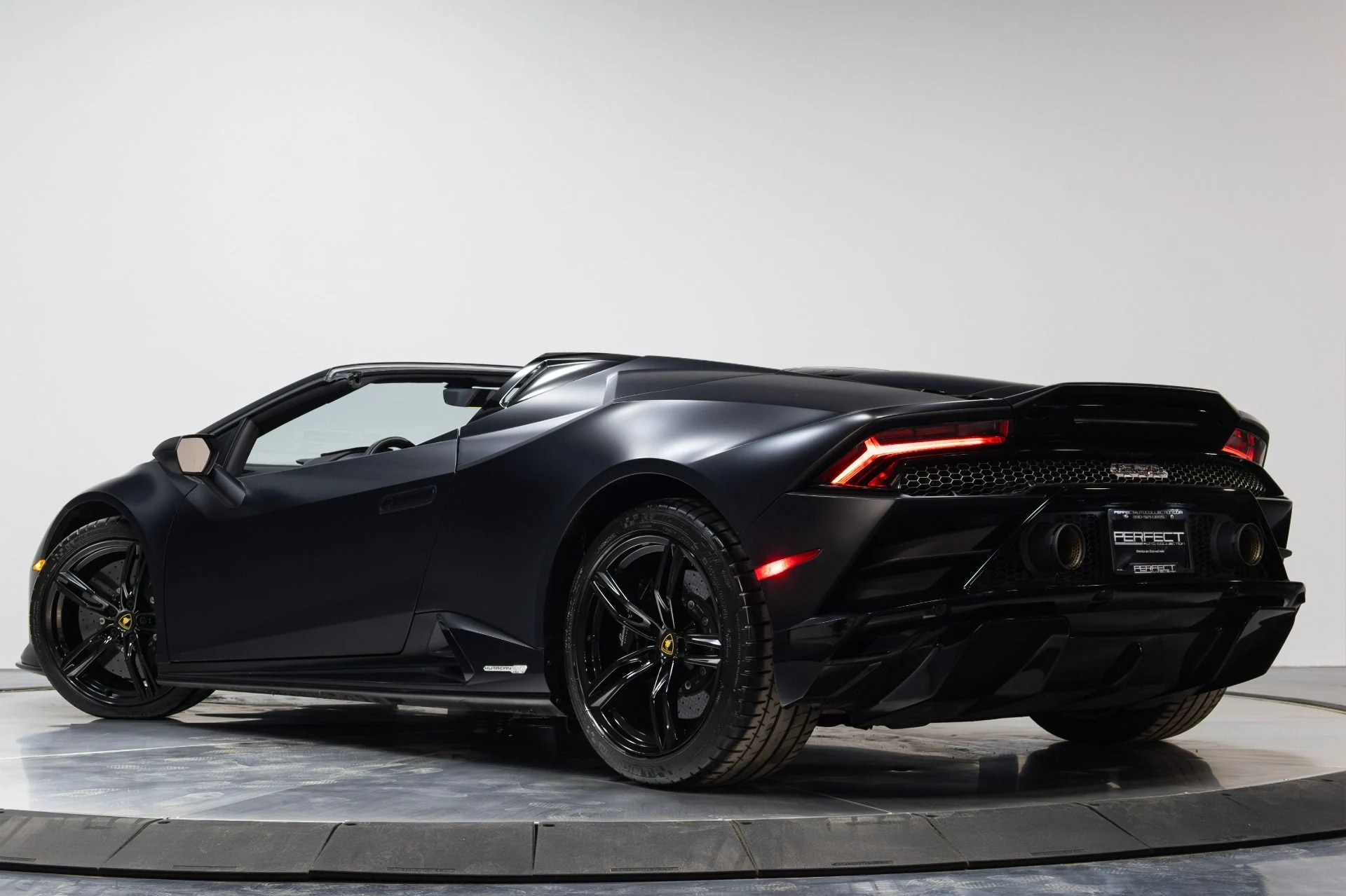 mph052_2943917462_Used_2021_Lamborghini_Huracan_EVO_1773475781_1acd4022bc