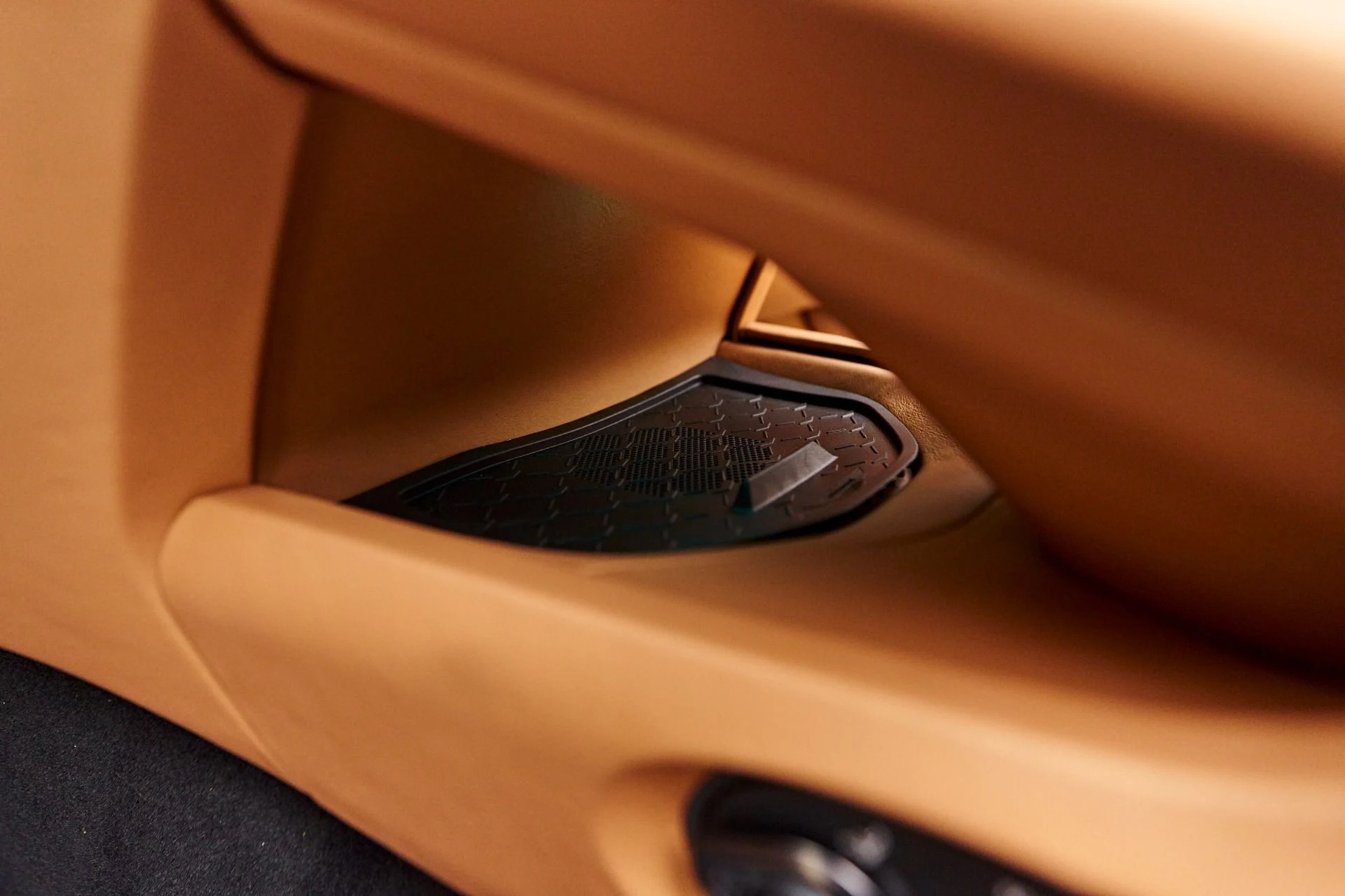 mph052_2947987037_Used_2024_Aston_Martin_DB_12_Volante_1731606794_20c6a5d7b3