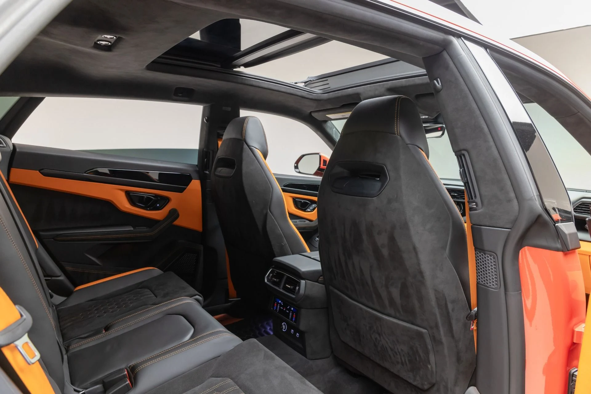 mph052_2964369327_Used_2024_Lamborghini_Urus_S_1766449487_eda75d187a