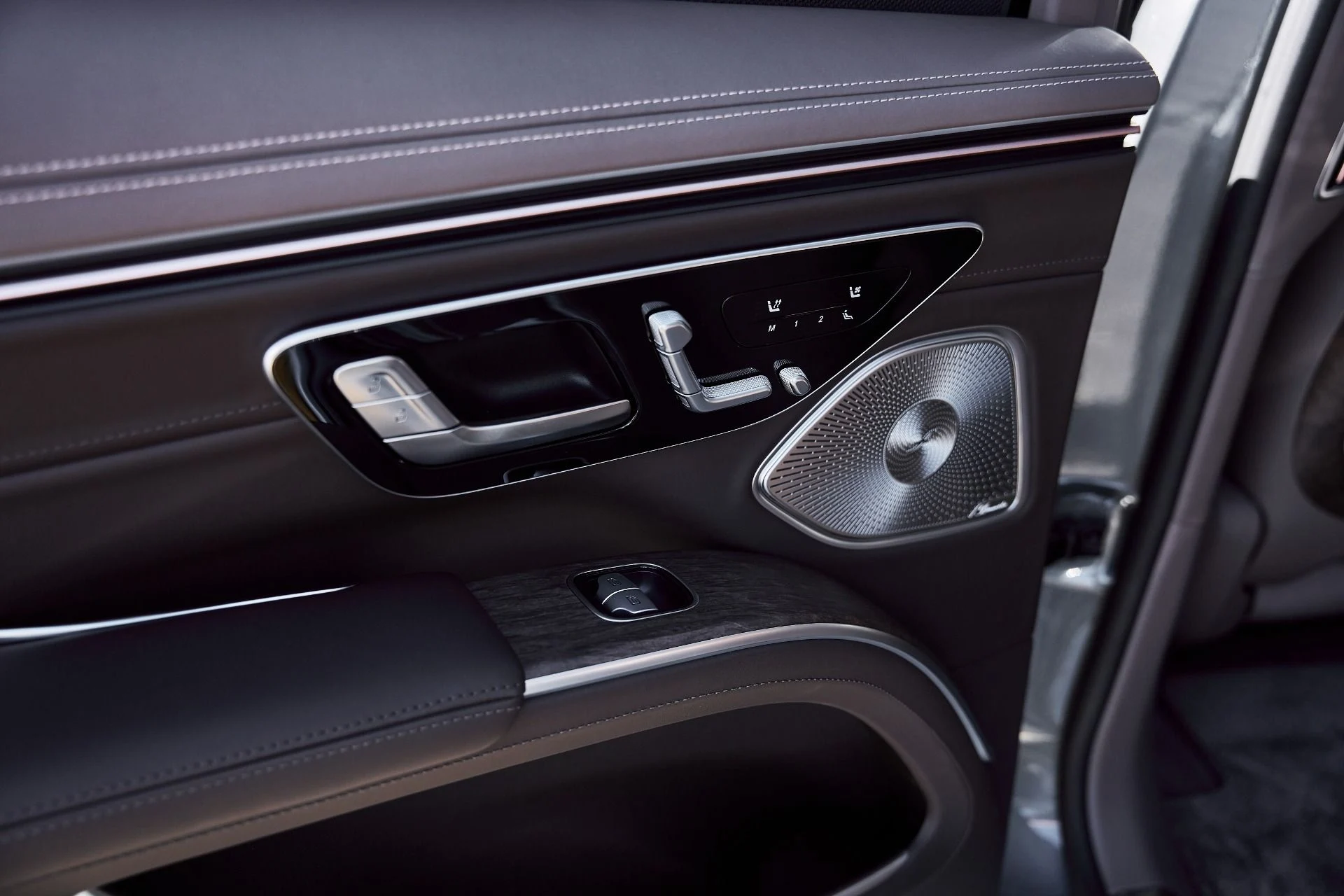 mph052_3013484980_Used_2025_Mercedes_Benz_EQS_Maybach_EQS_680_1770508824_caf9363c37